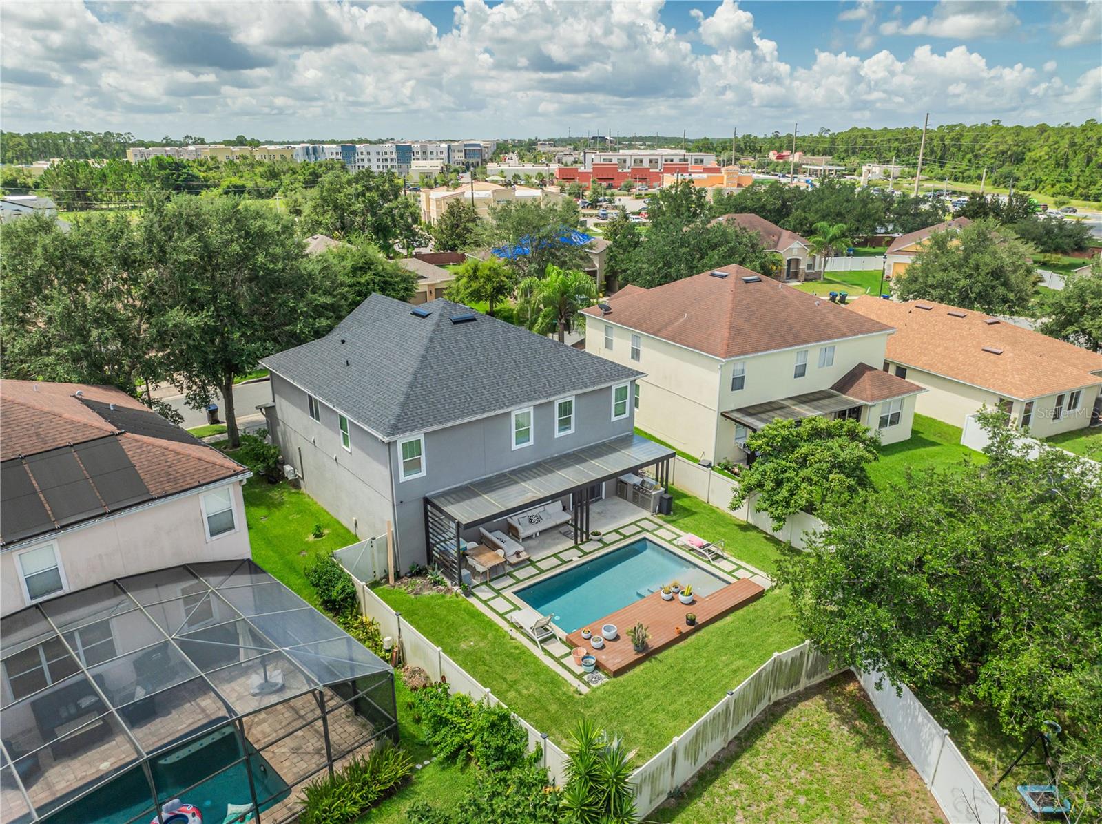 STRATFORD POINTE - Residential