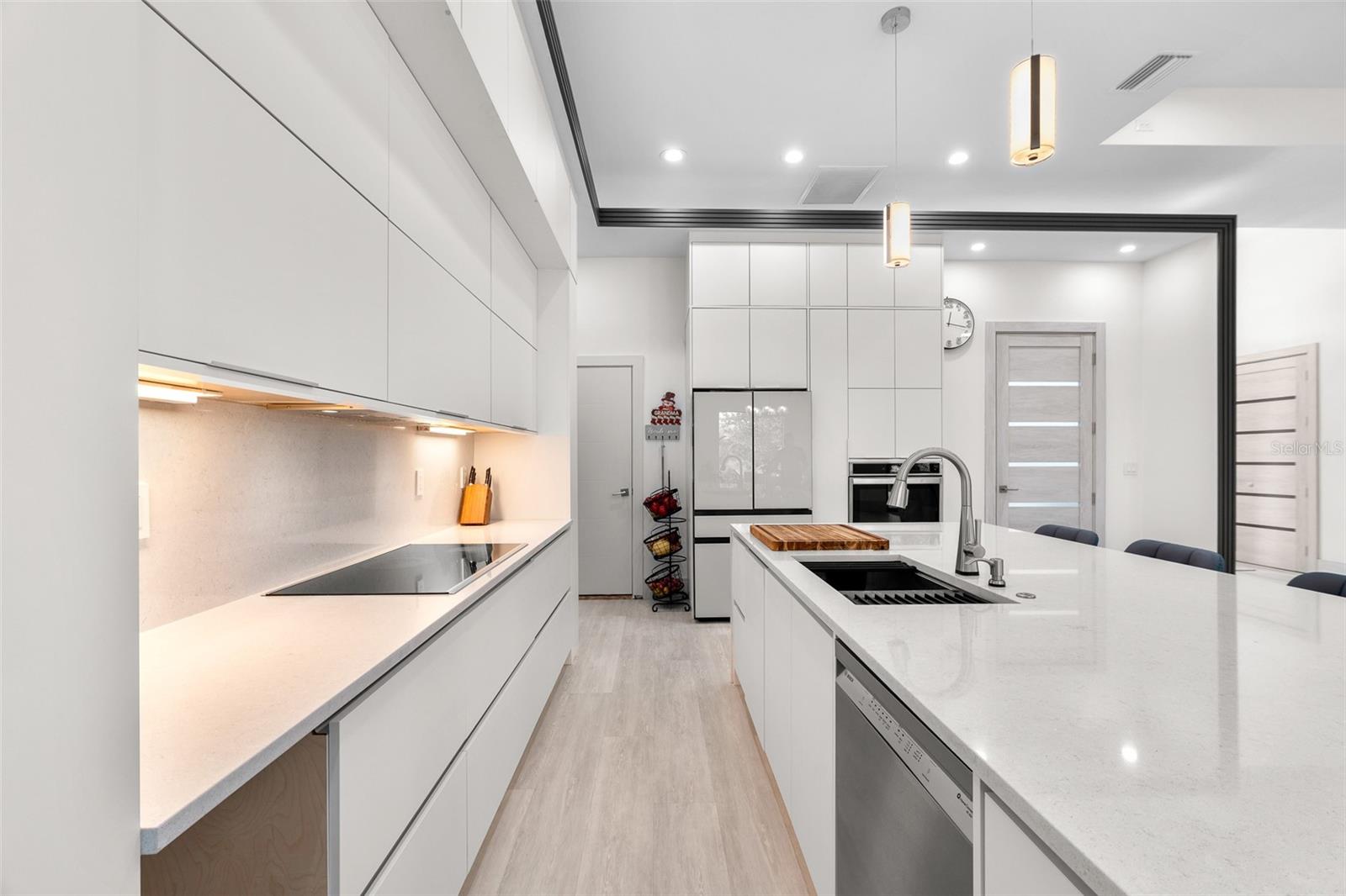 SOUTH VENICE - Residential