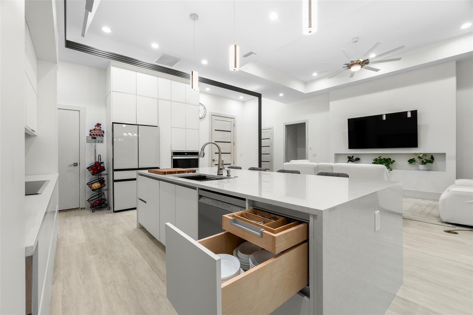 SOUTH VENICE - Residential