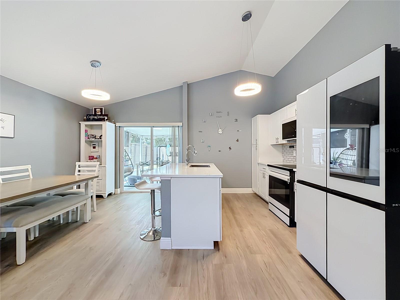 WHISPER LAKES - Residential