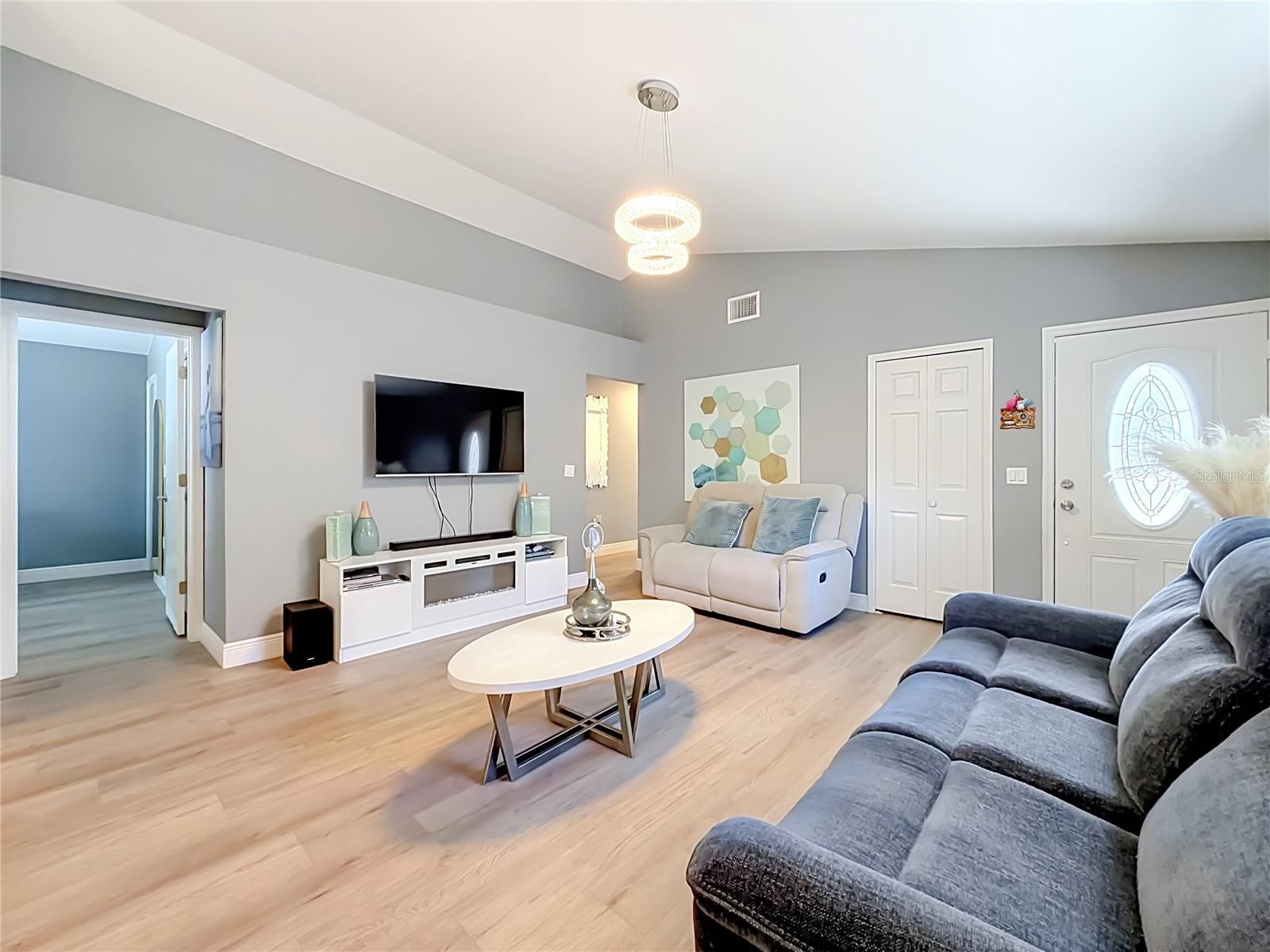 WHISPER LAKES - Residential