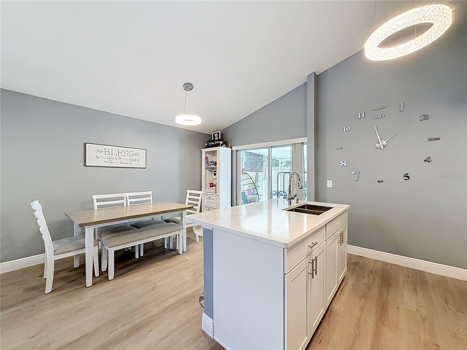 WHISPER LAKES - Residential