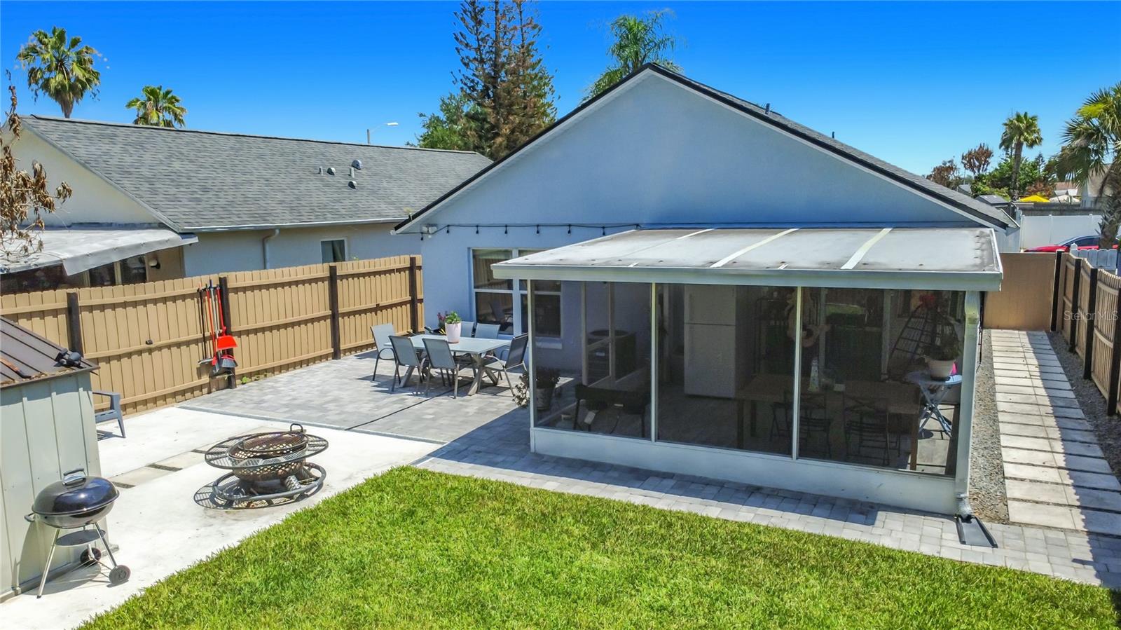 WHISPER LAKES - Residential
