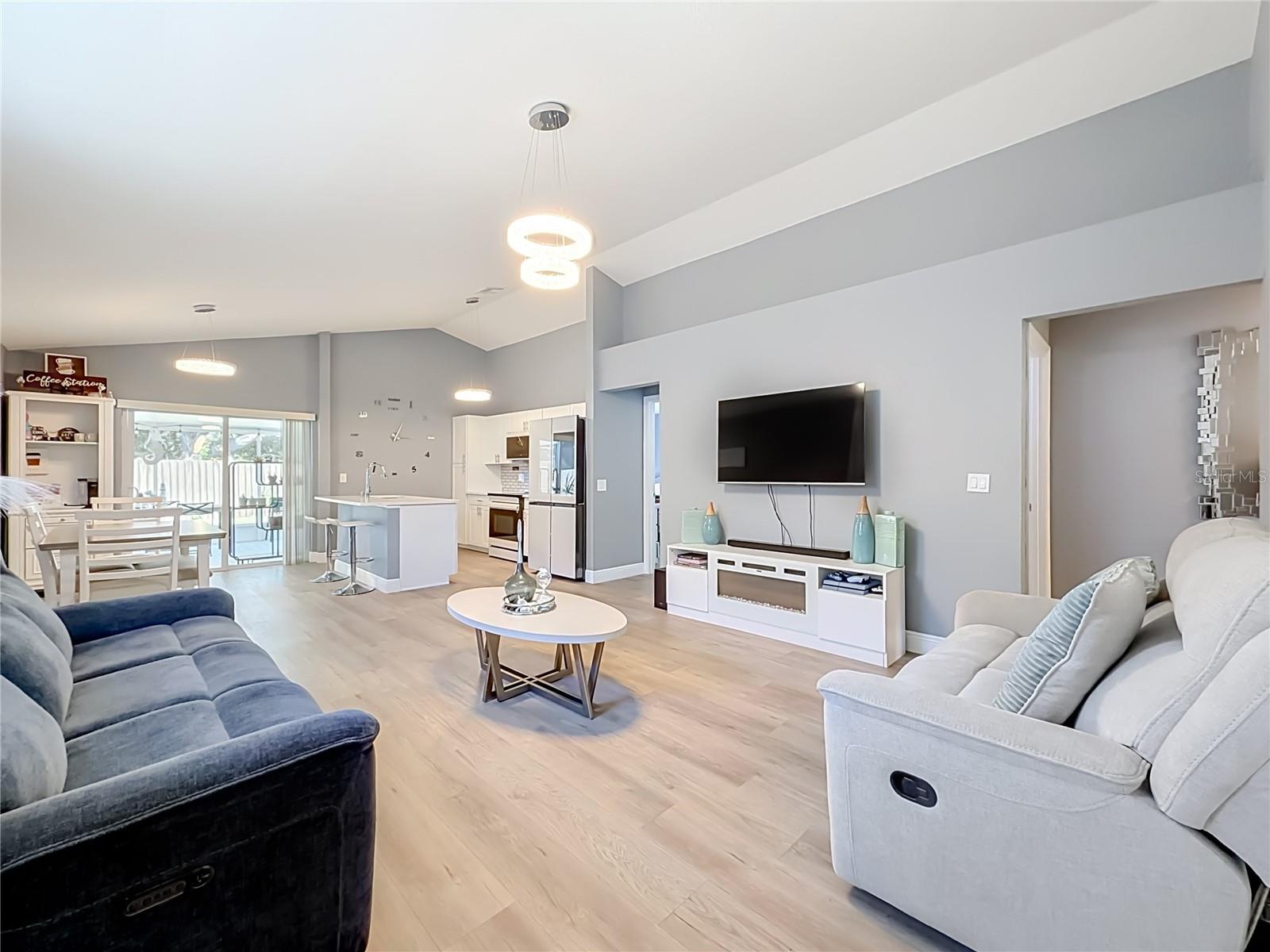 WHISPER LAKES - Residential