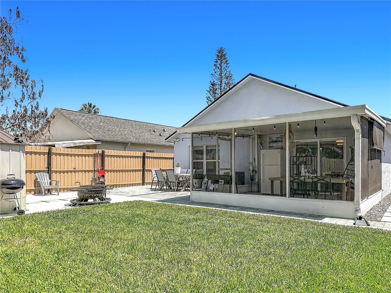 WHISPER LAKES - Residential