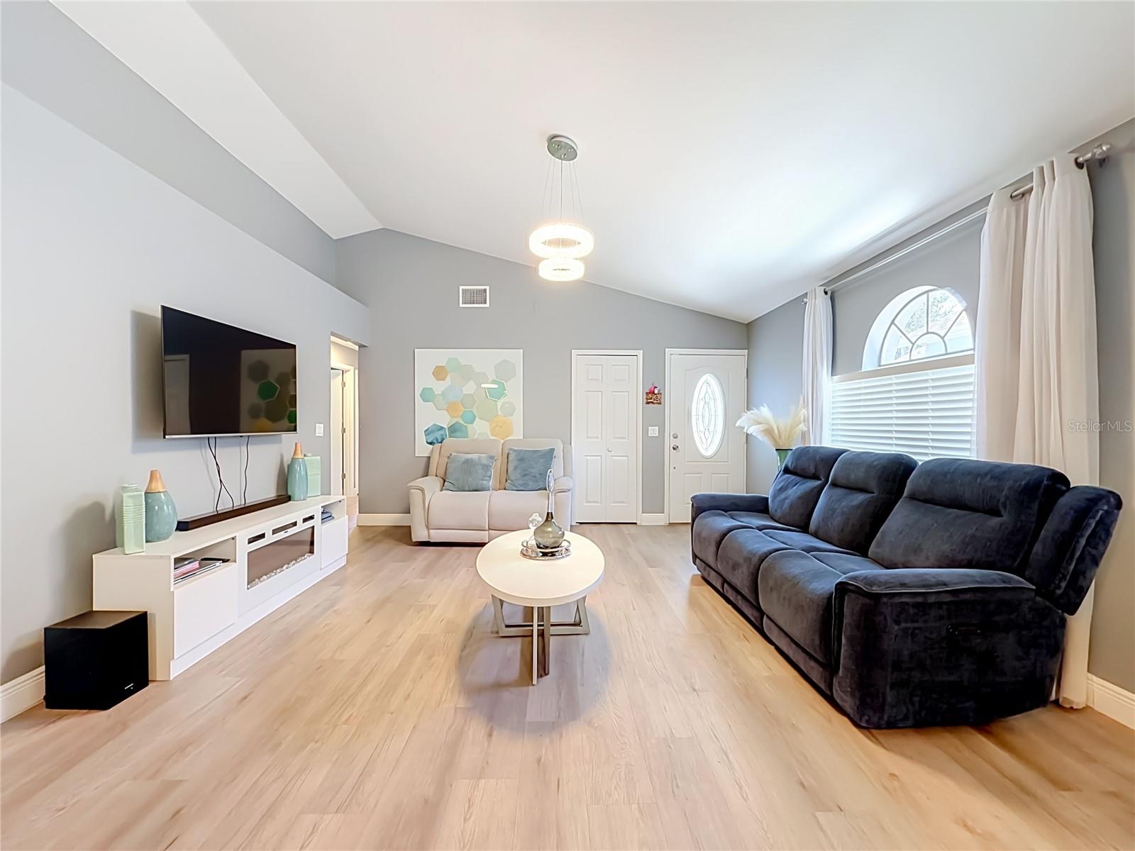WHISPER LAKES - Residential