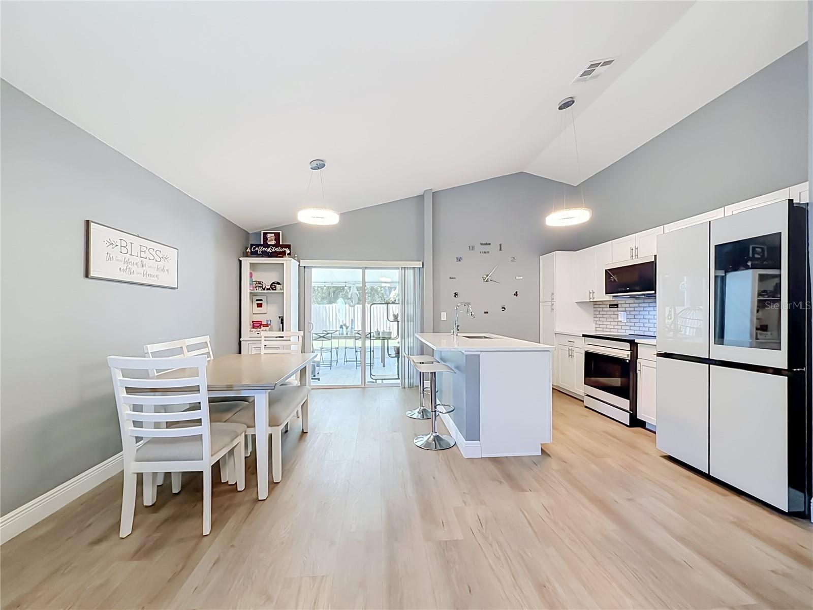 WHISPER LAKES - Residential