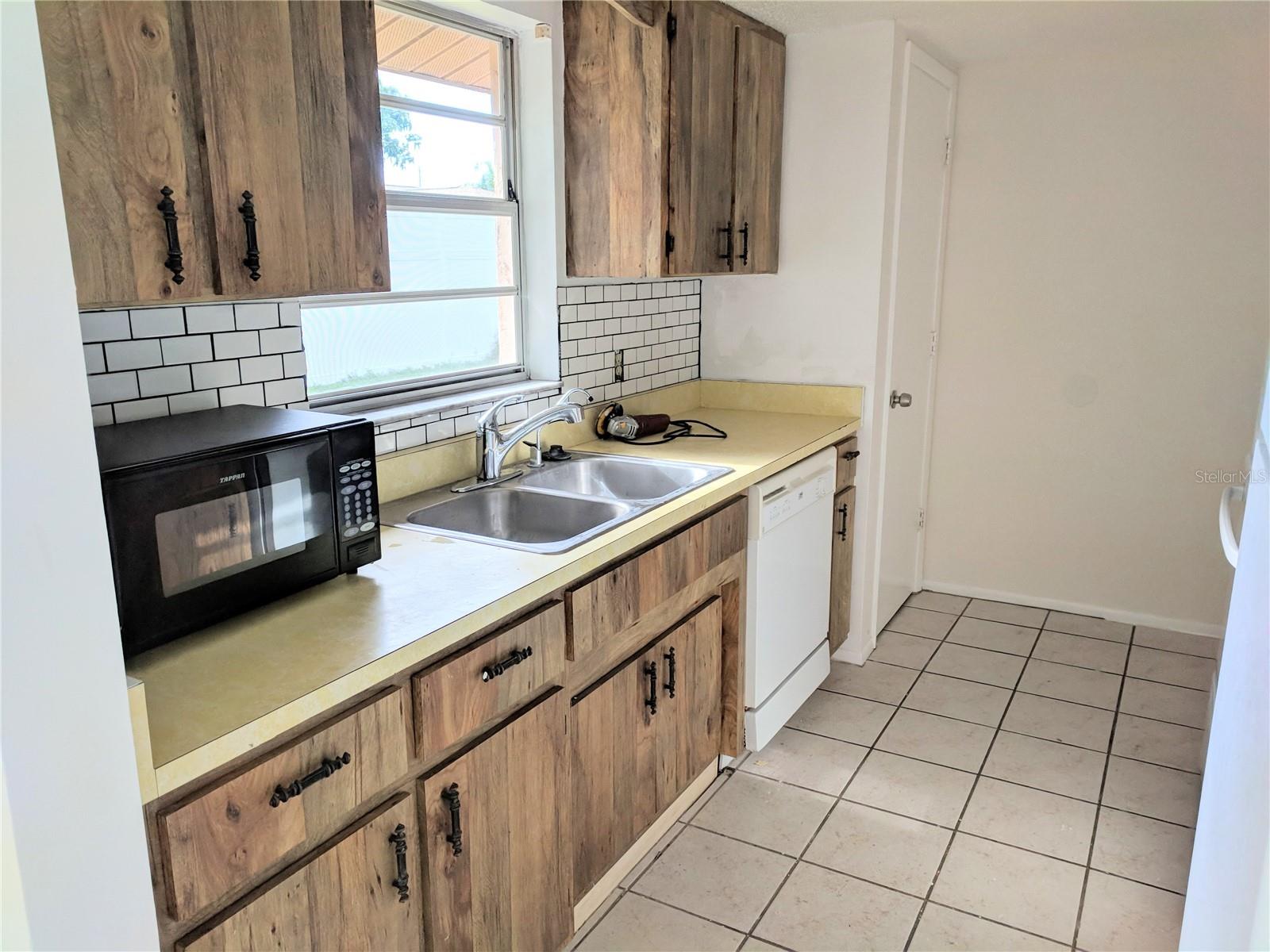 SOUTH VENICE - Residential