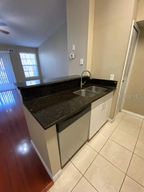 BELMONT/PK CENTRAL CONDO - Residential Lease