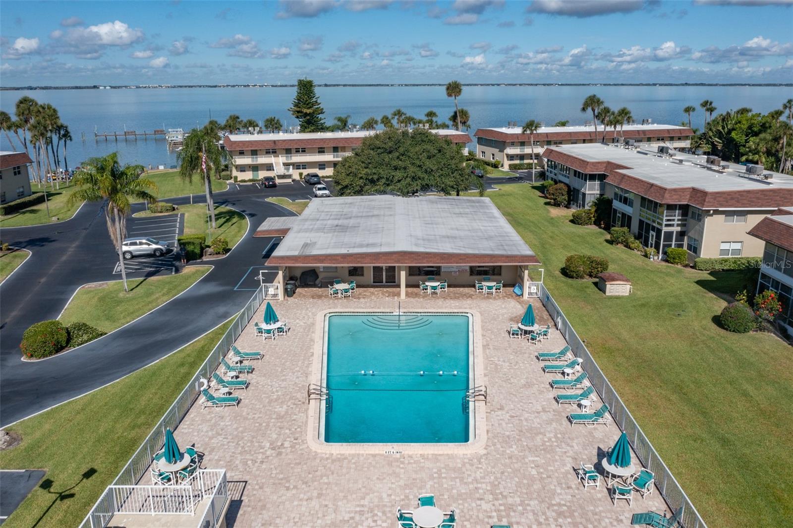 CAPE SHORES APT - Residential