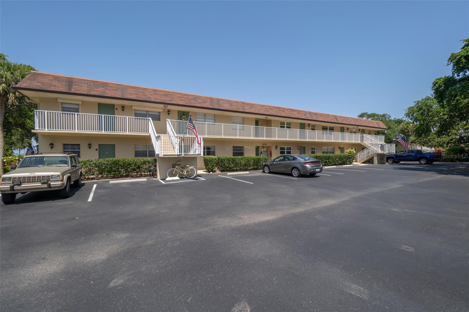 CAPE SHORES APT - Residential