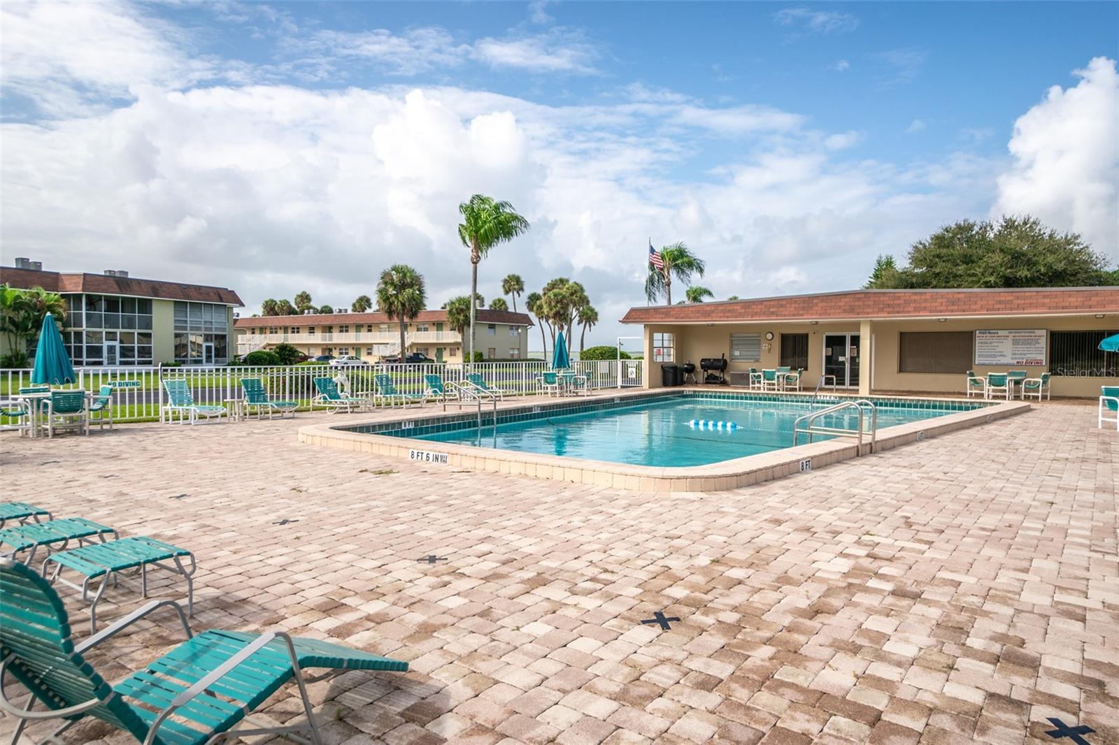 CAPE SHORES APT - Residential