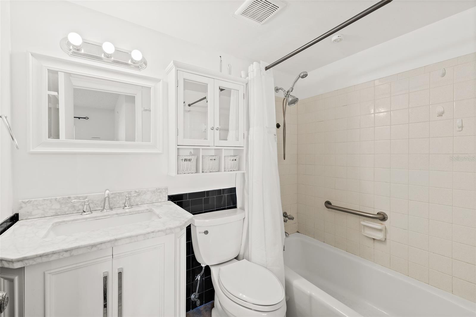 CAPE SHORES APT - Residential