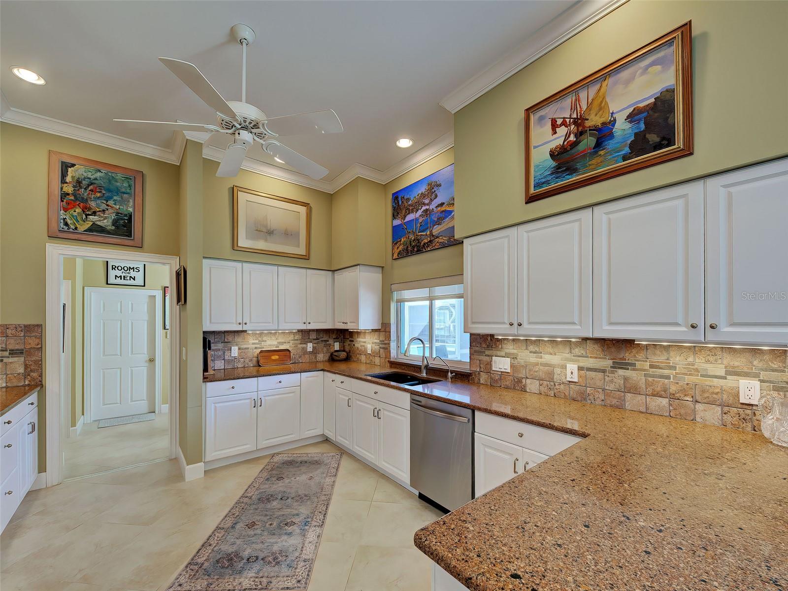 GULF MANOR - Residential