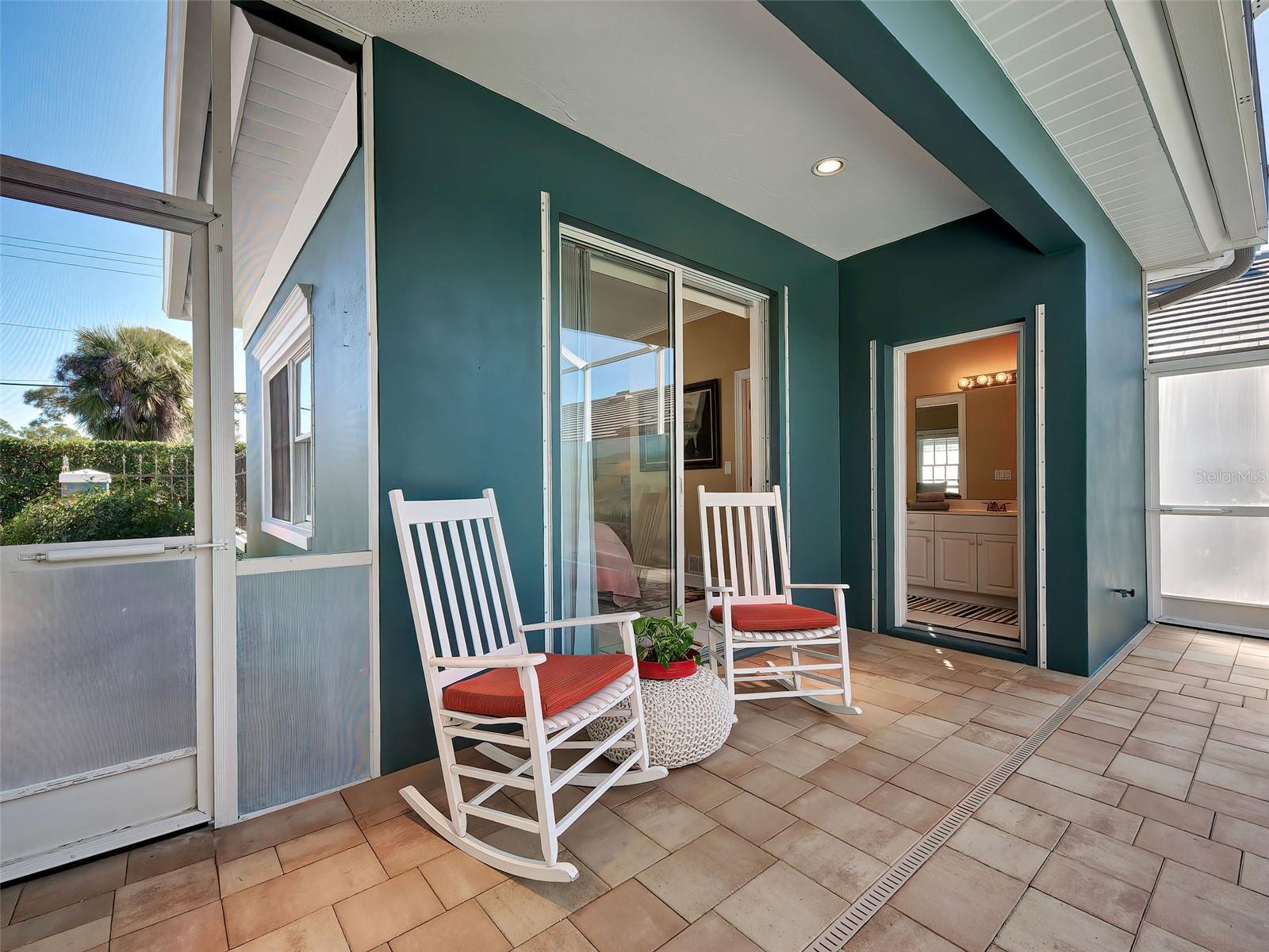 GULF MANOR - Residential