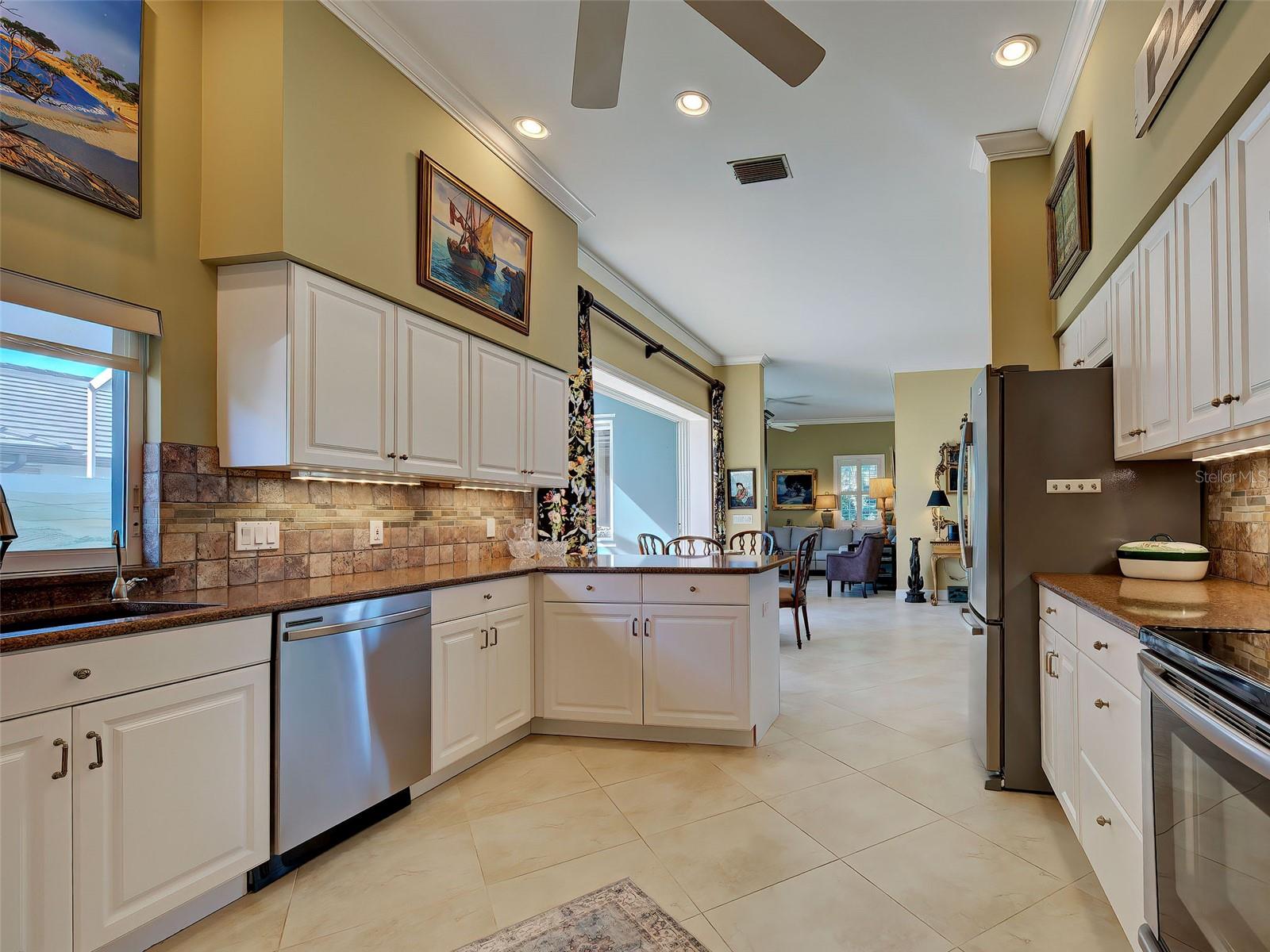 GULF MANOR - Residential