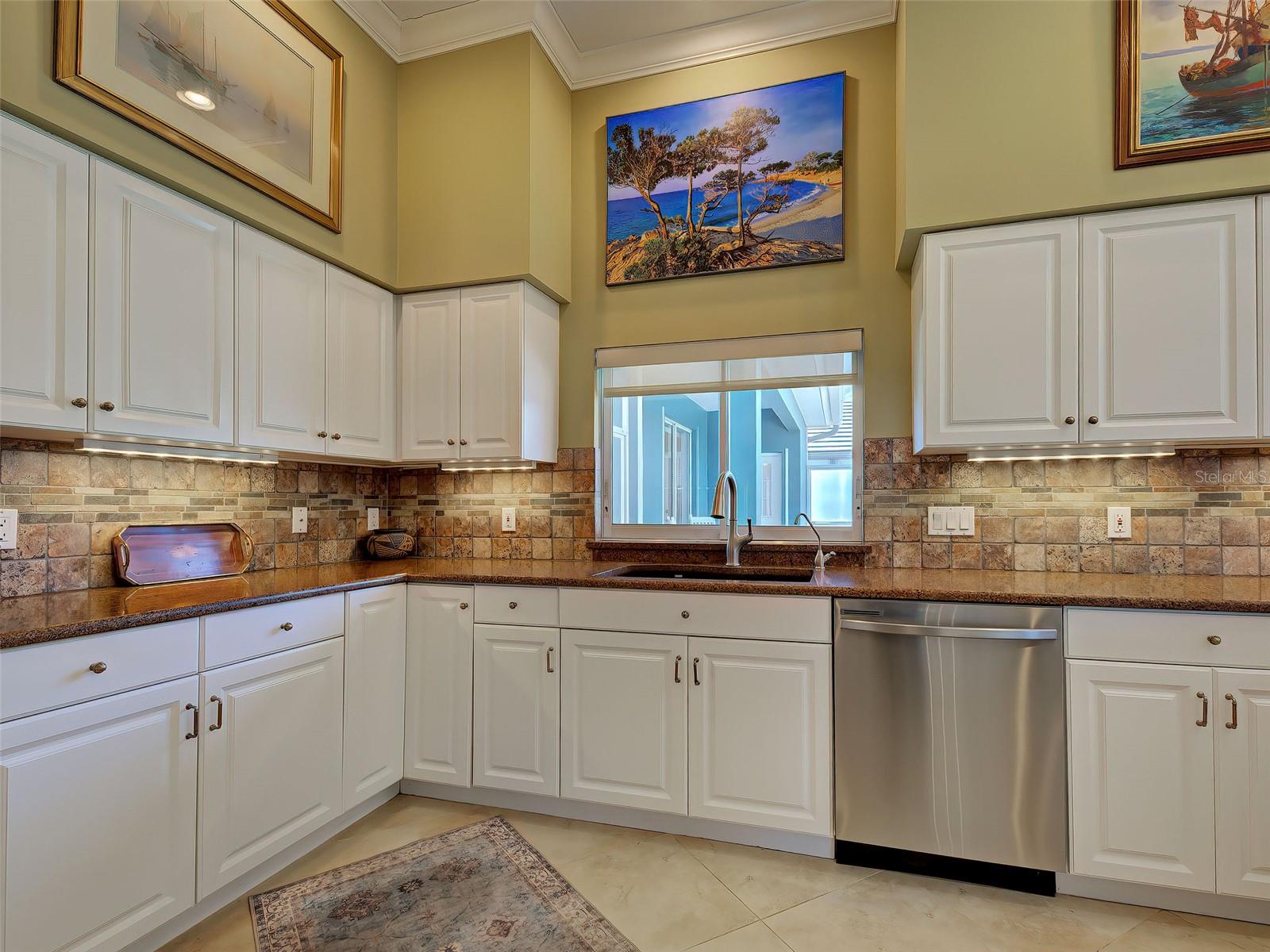 GULF MANOR - Residential