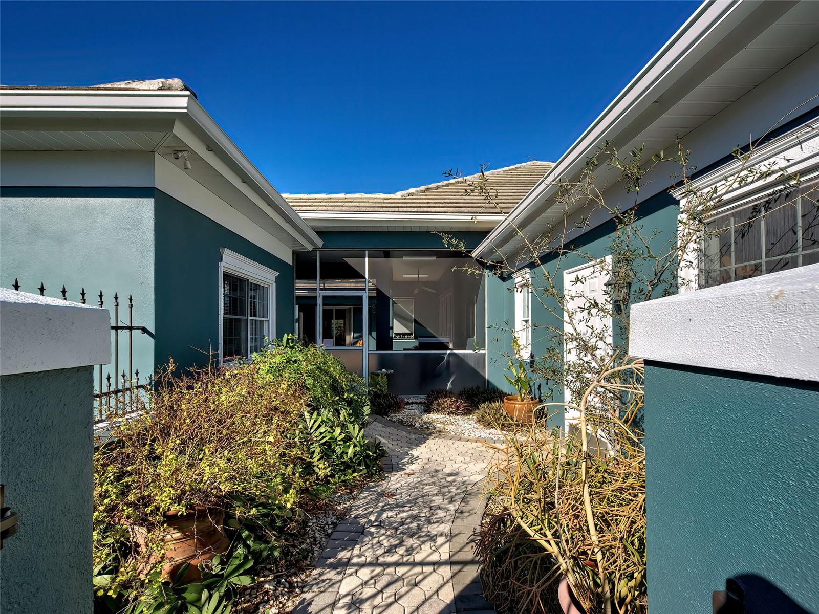 GULF MANOR - Residential