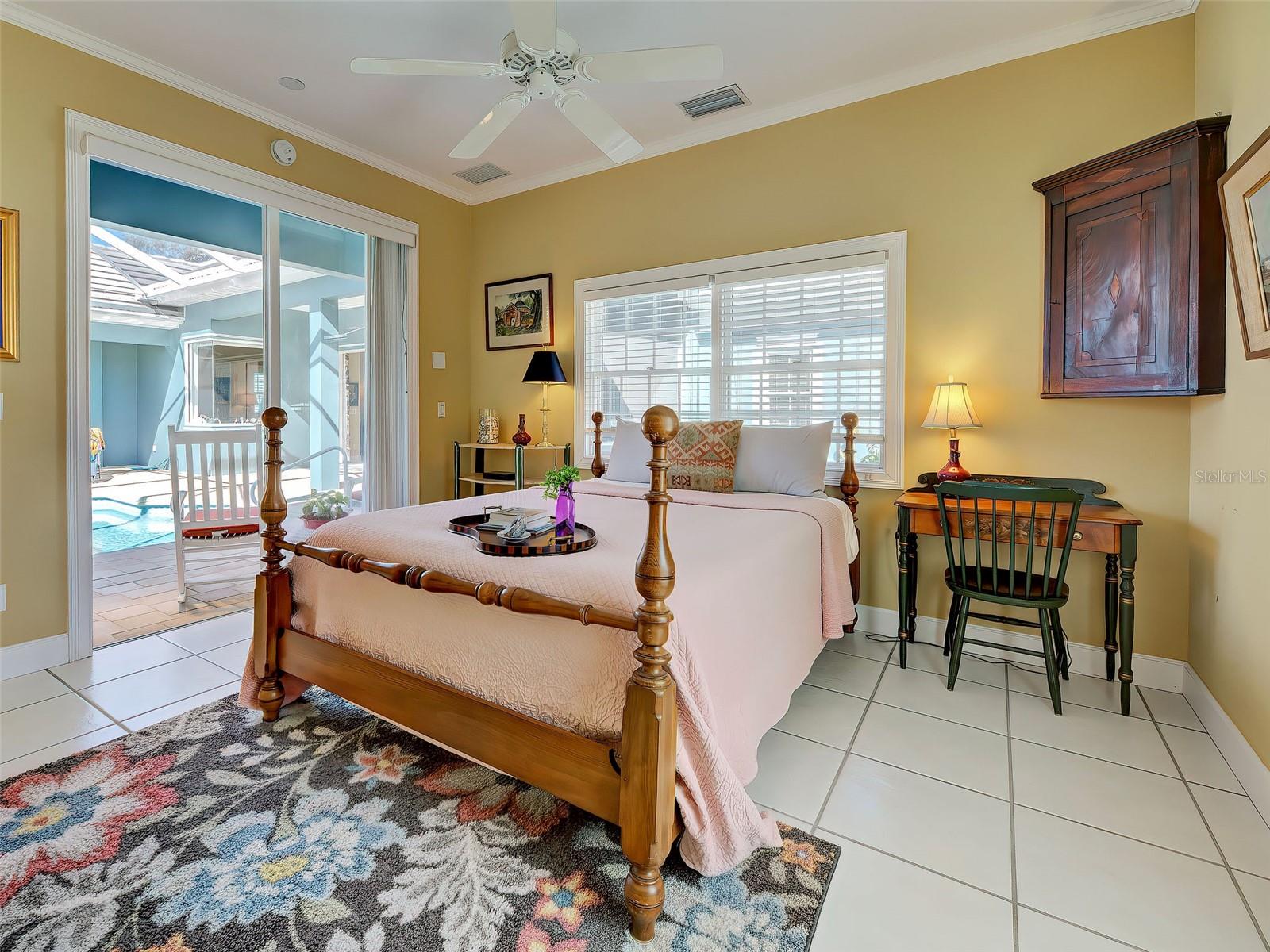 GULF MANOR - Residential