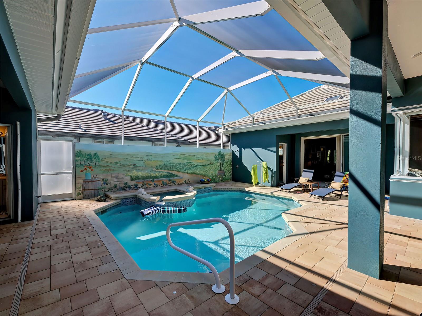 GULF MANOR - Residential