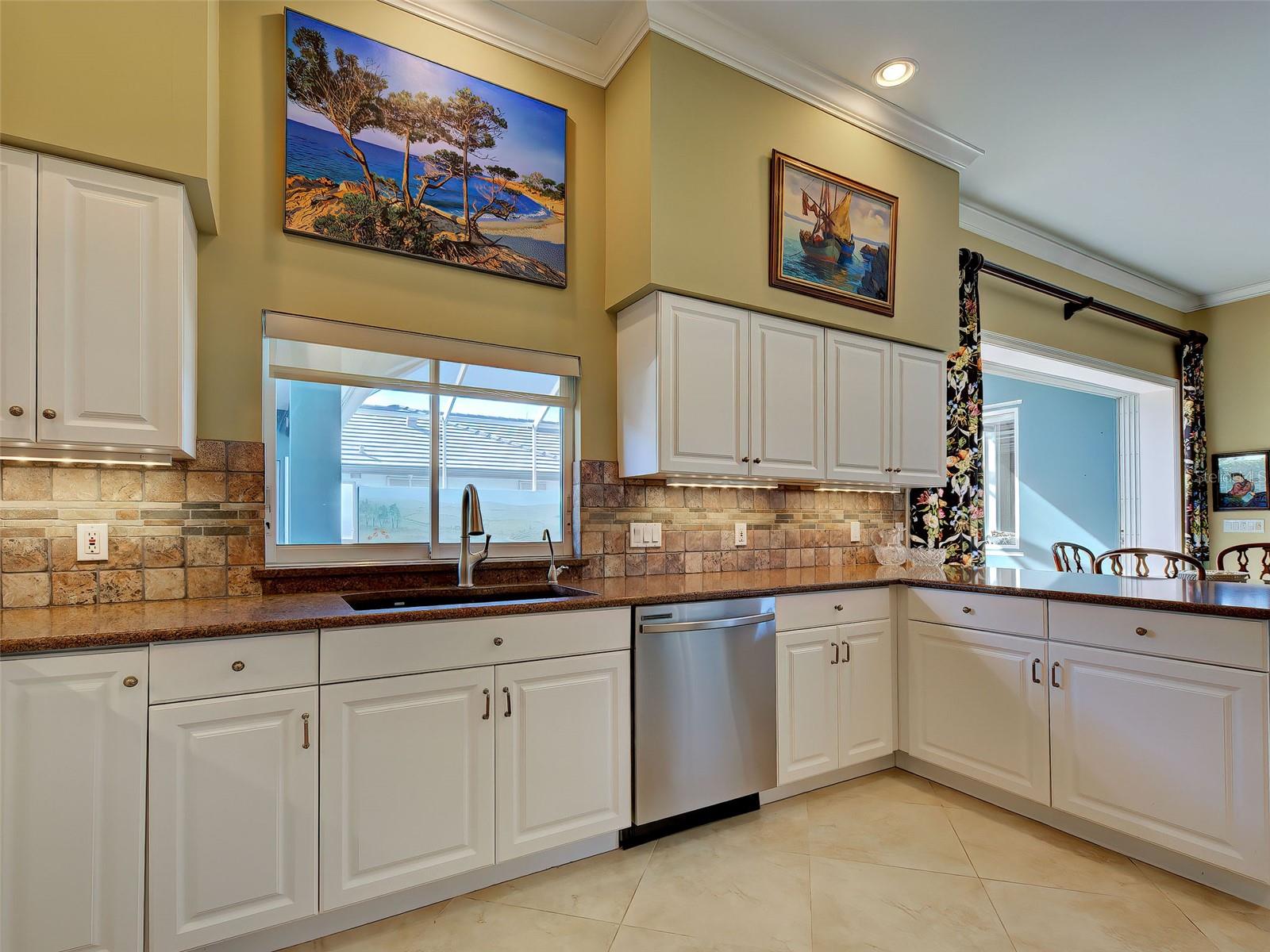 GULF MANOR - Residential