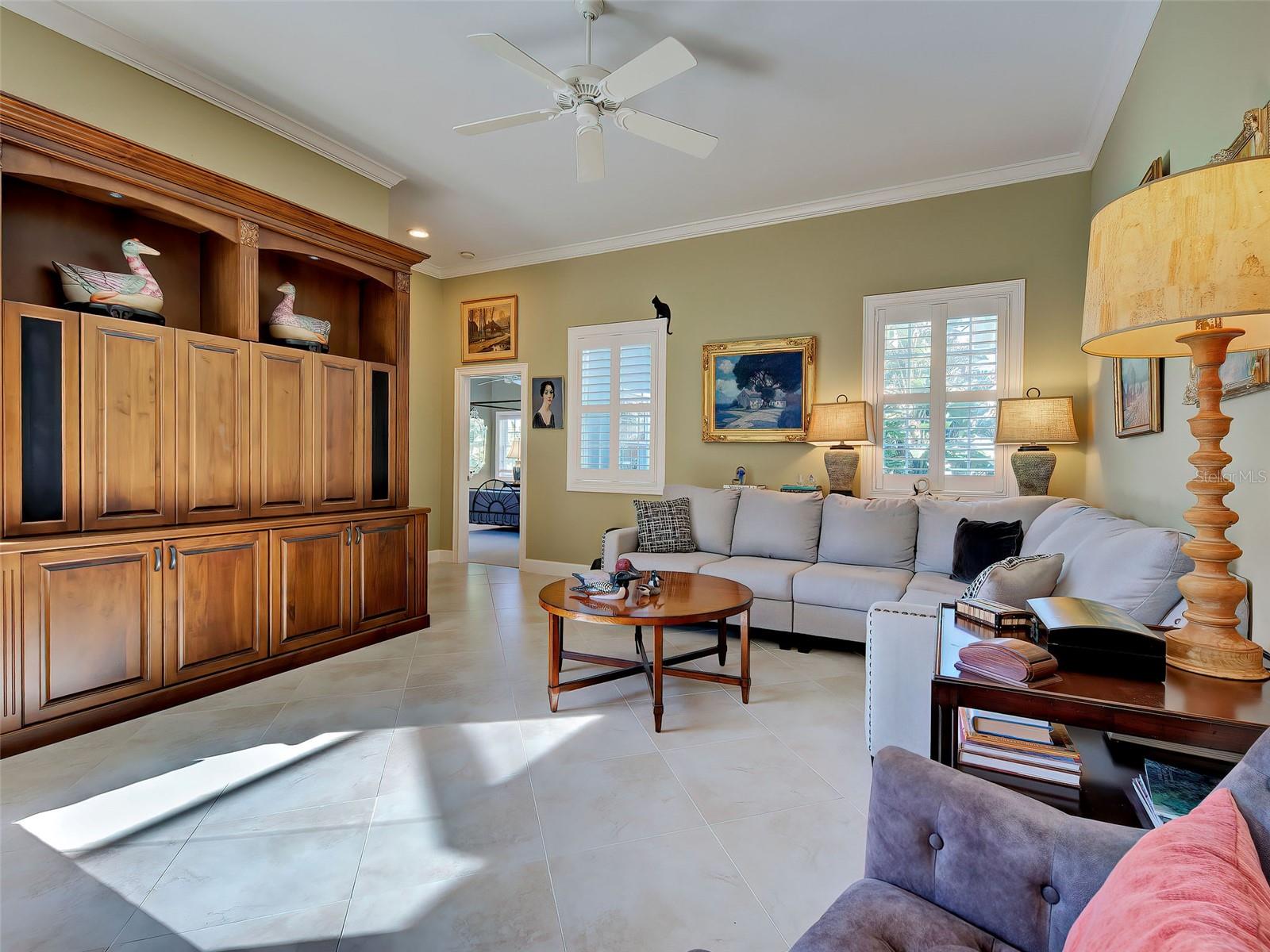 GULF MANOR - Residential
