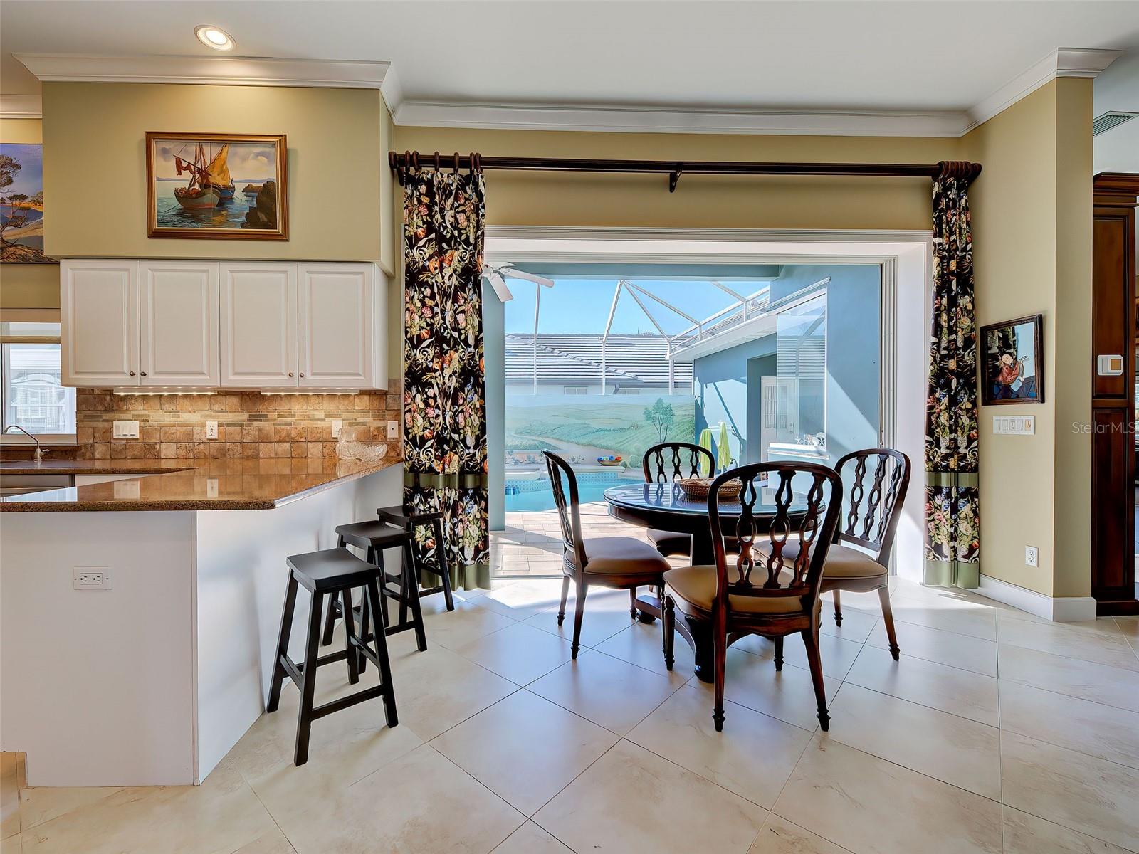 GULF MANOR - Residential