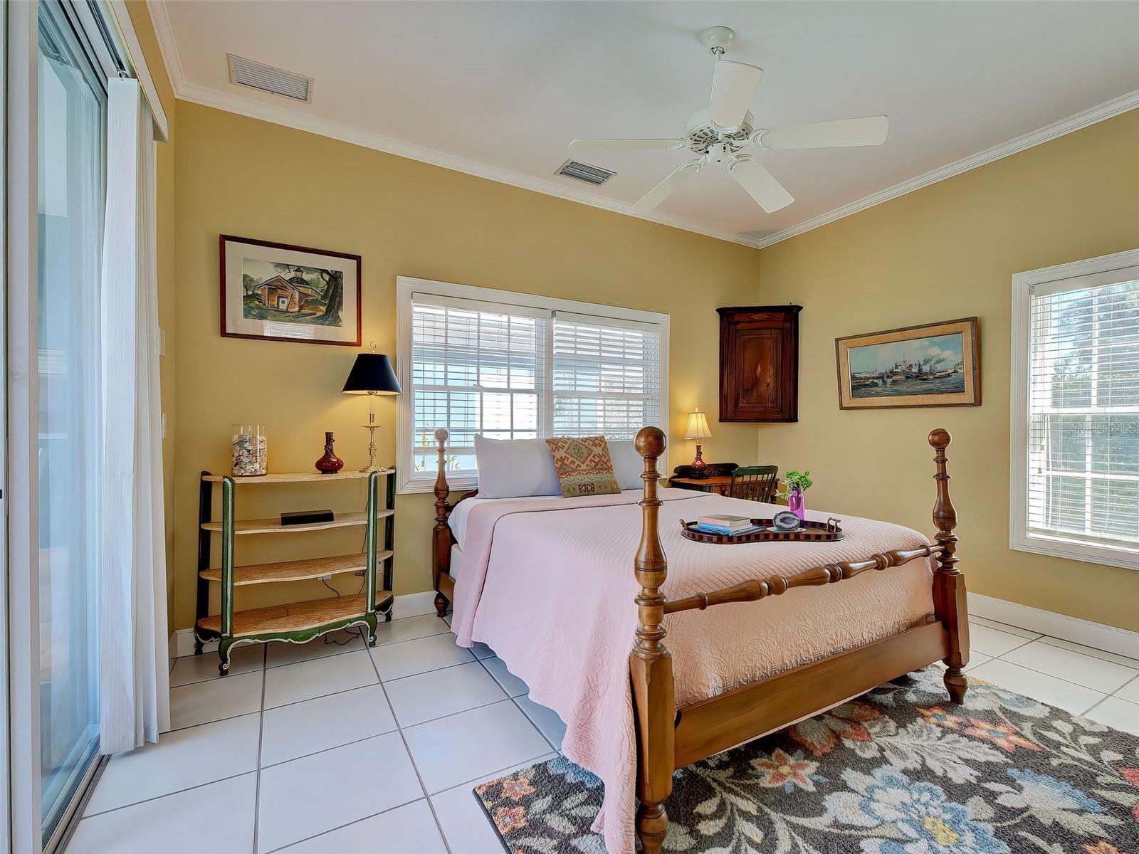 GULF MANOR - Residential