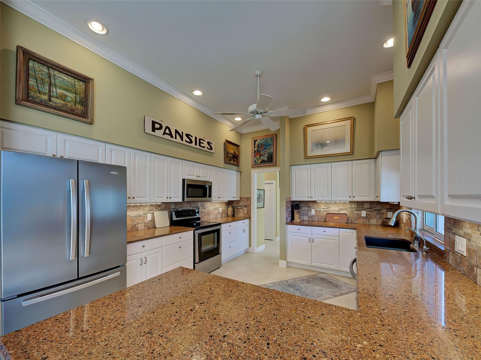 GULF MANOR - Residential