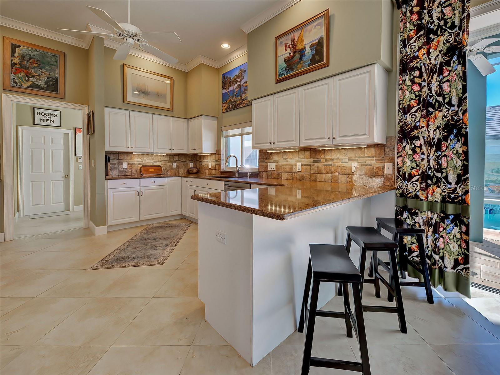 GULF MANOR - Residential