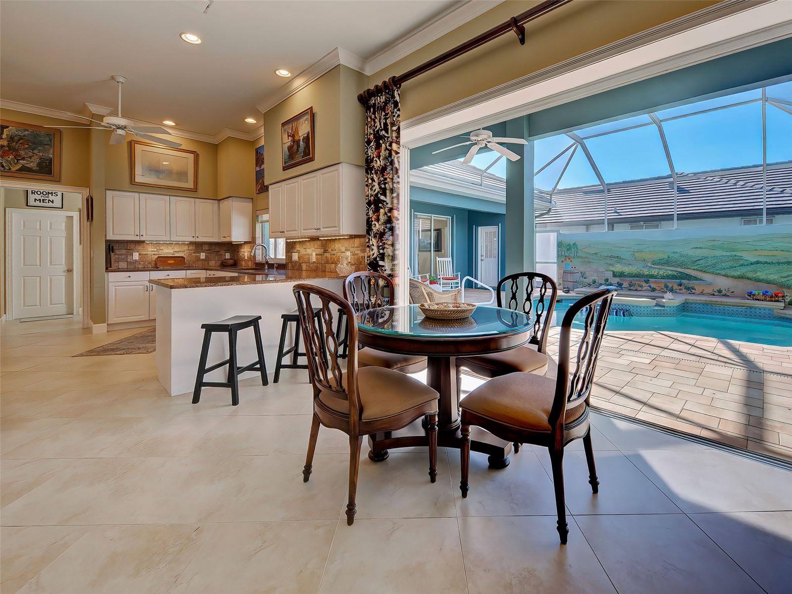 GULF MANOR - Residential