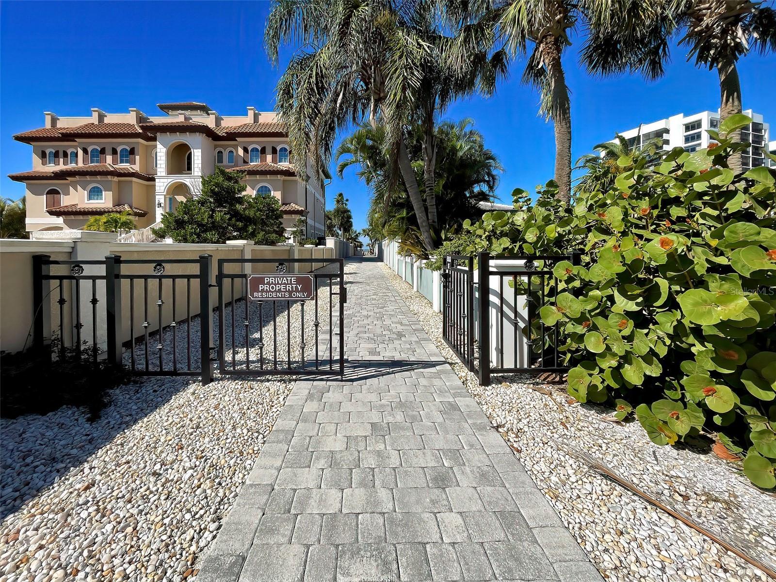 GULF MANOR - Residential