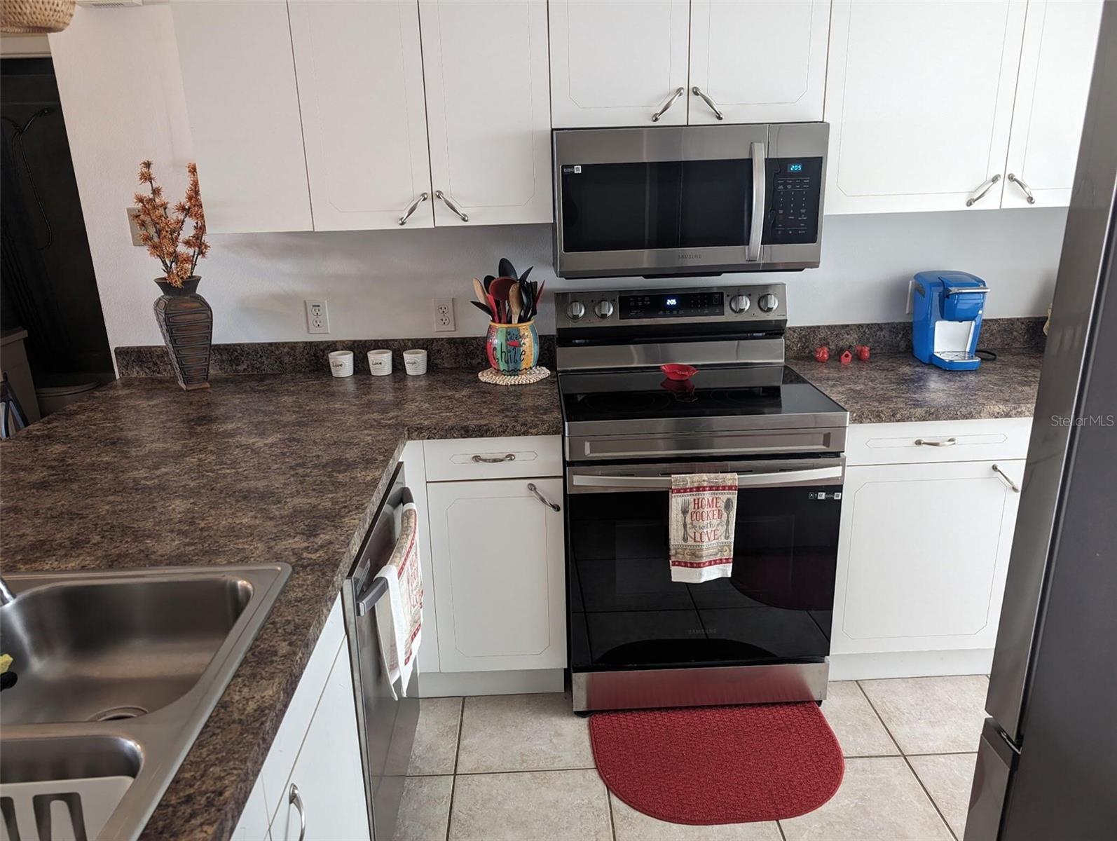 DEEANN LAKEFRONT ESTATES - Residential