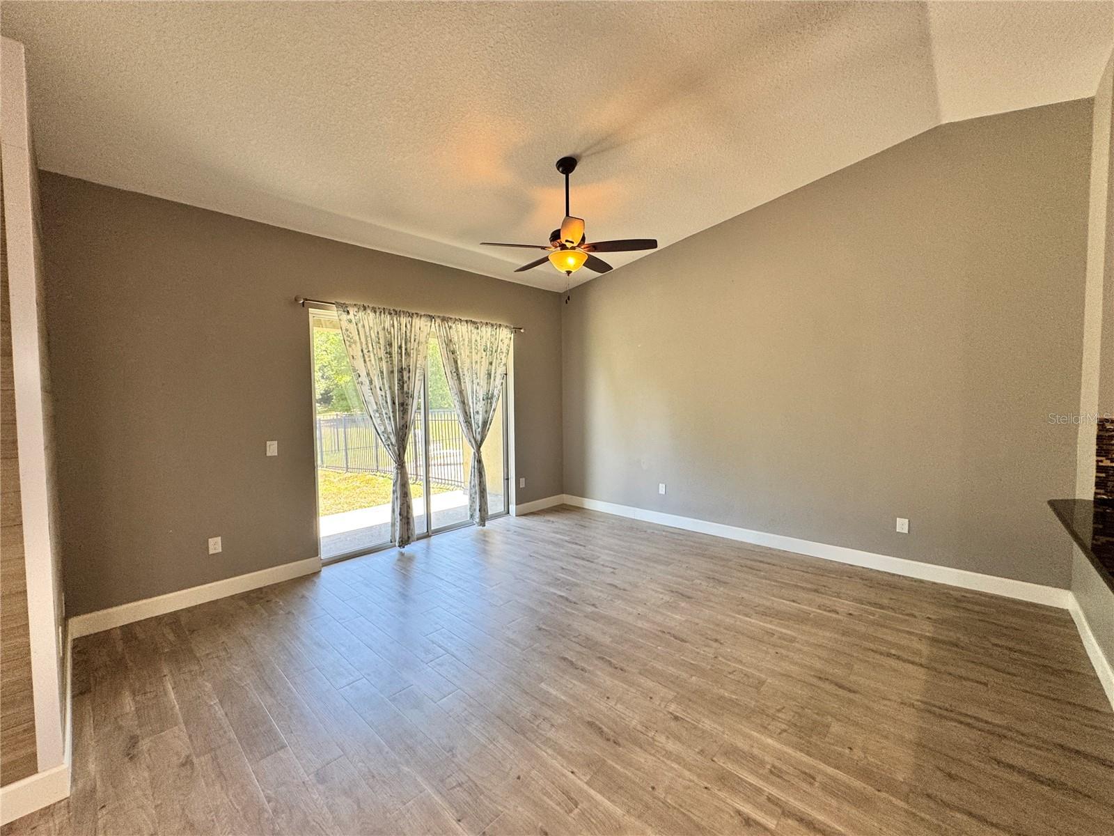 SUMMERBROOKE PH 02 - Residential Lease