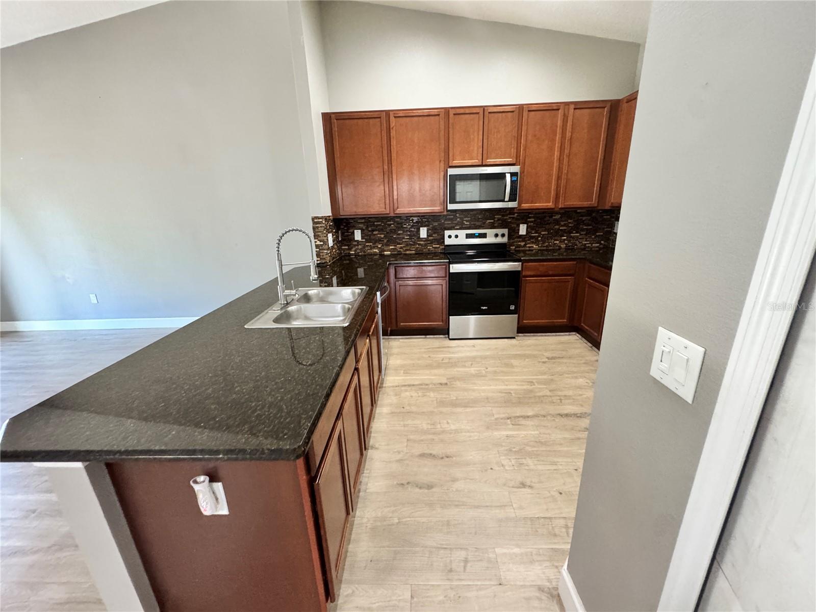 SUMMERBROOKE PH 02 - Residential Lease