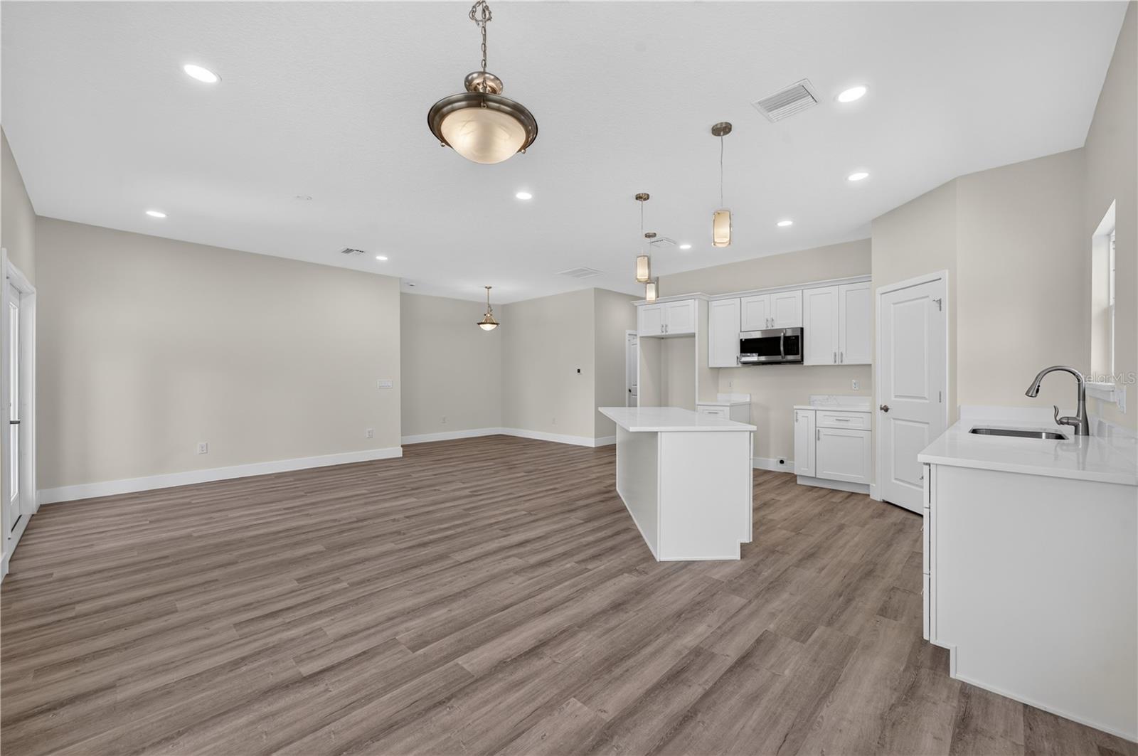 DELTONA LAKES UNIT 03 - Residential