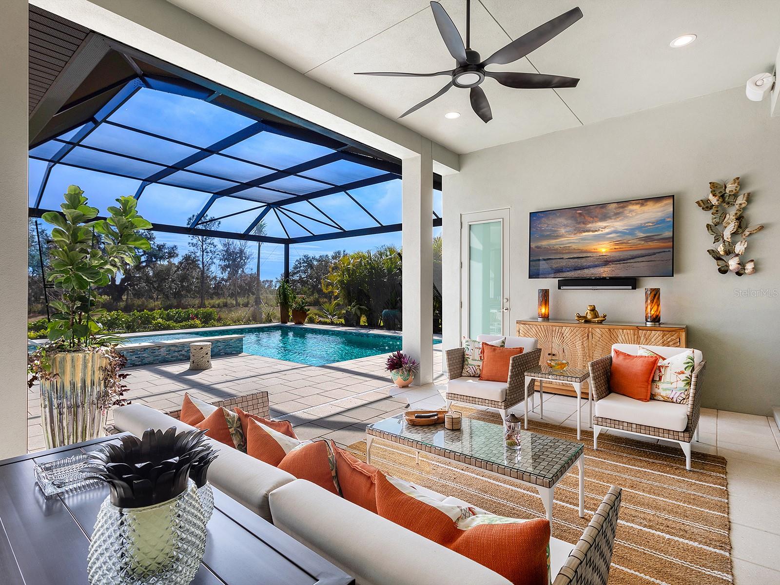 FOUNDERS CLUB - Residential