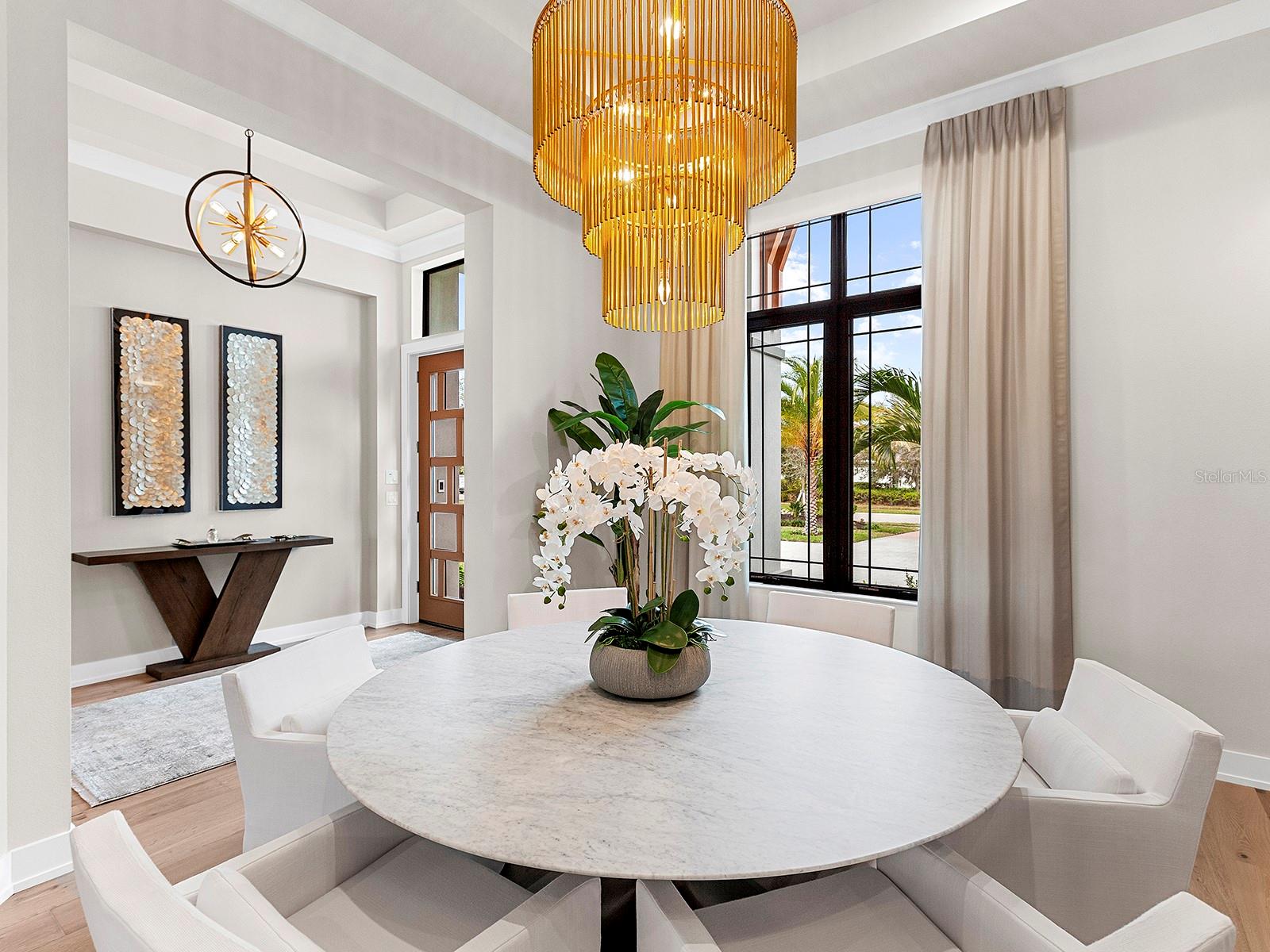 FOUNDERS CLUB - Residential