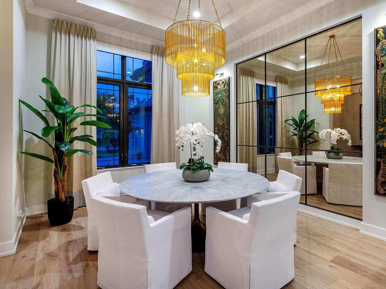 FOUNDERS CLUB - Residential
