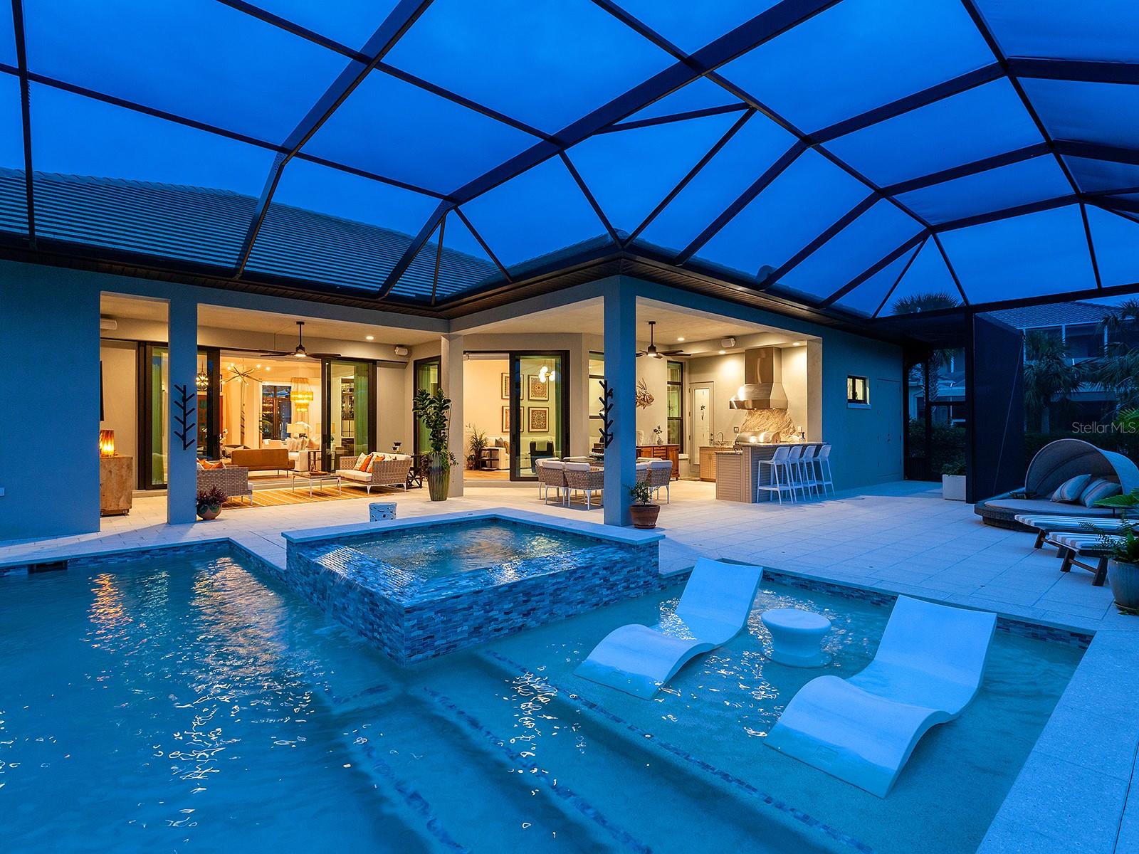 FOUNDERS CLUB - Residential
