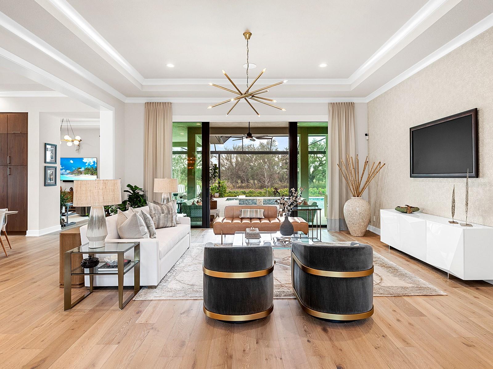 FOUNDERS CLUB - Residential