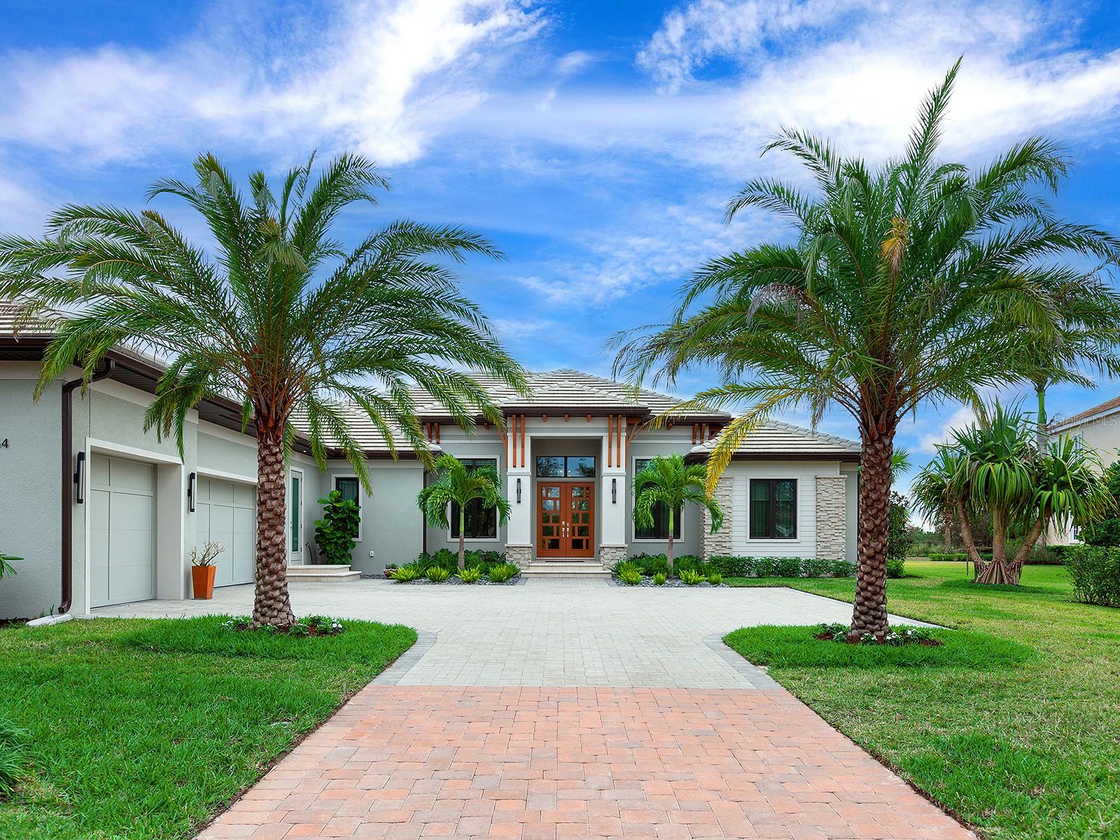 FOUNDERS CLUB - Residential