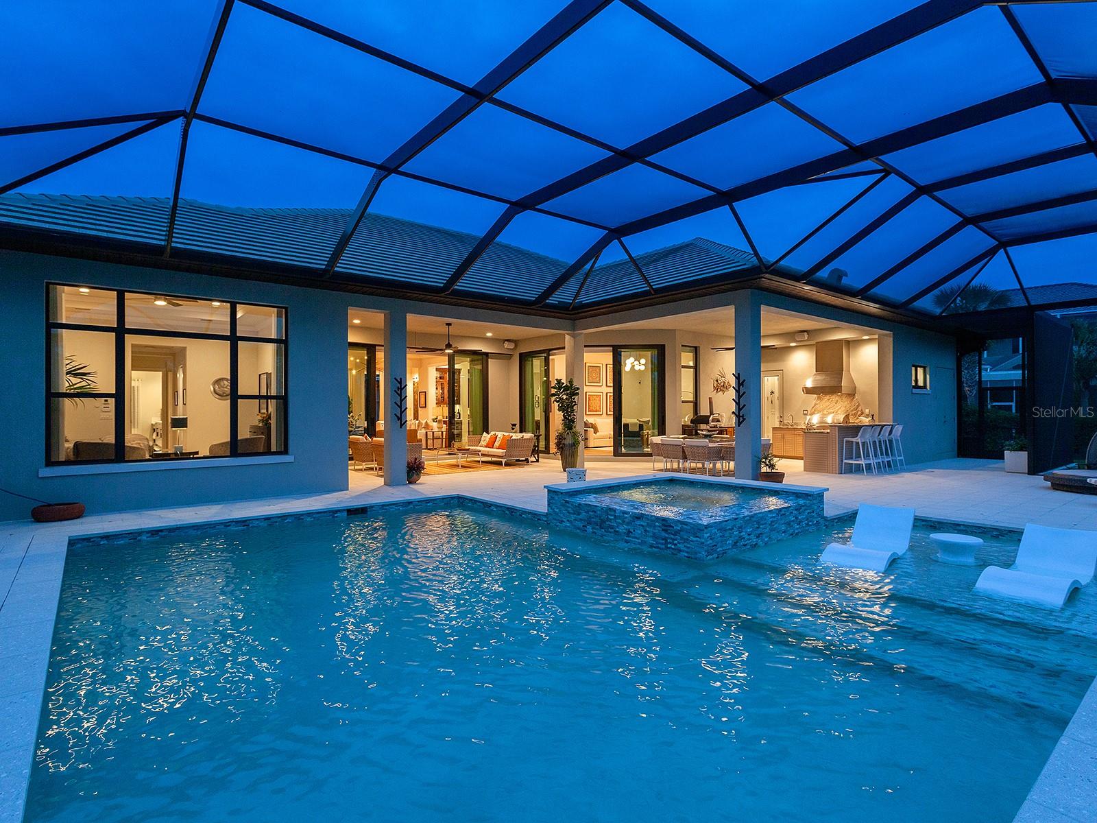 FOUNDERS CLUB - Residential