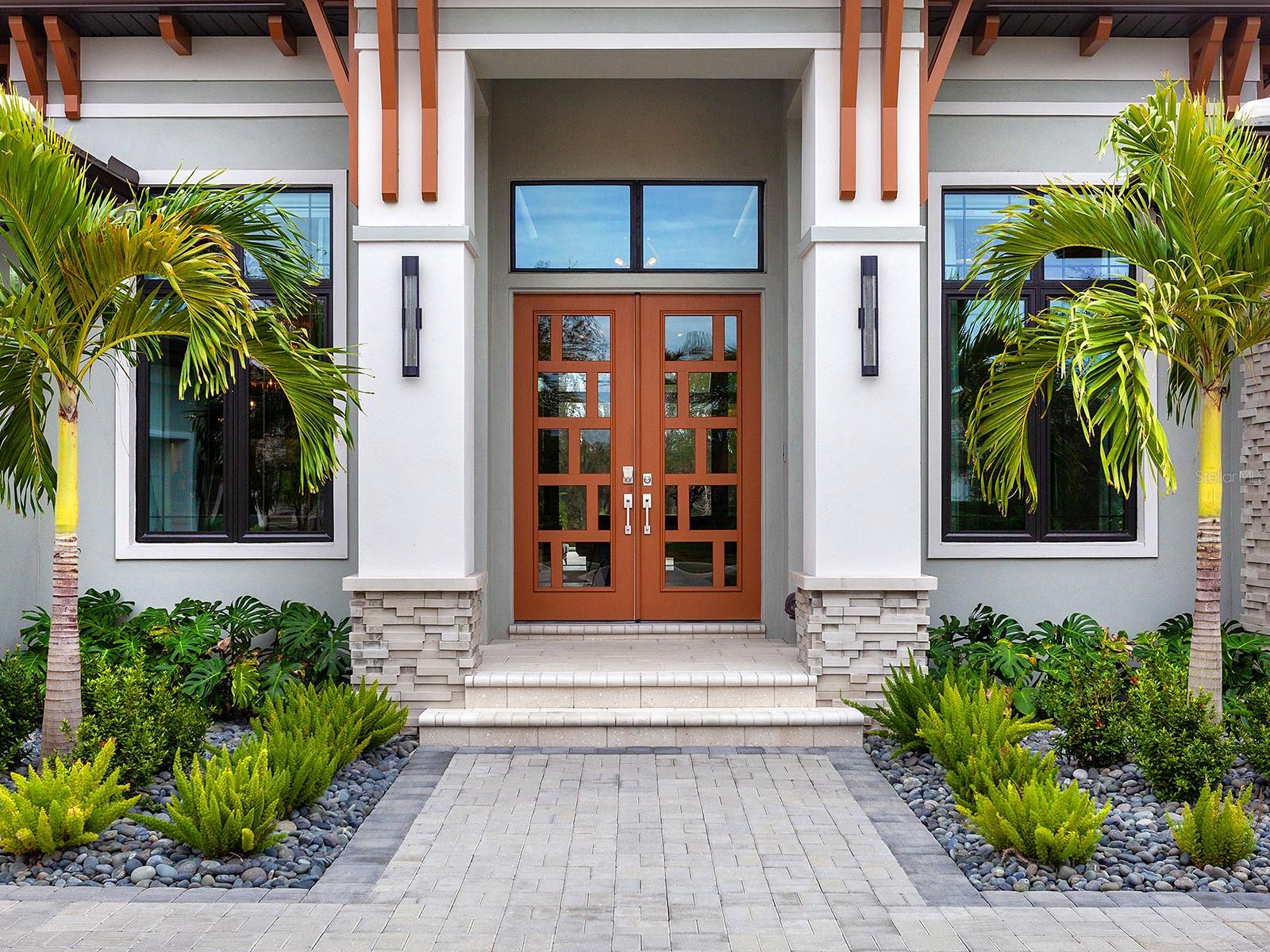 FOUNDERS CLUB - Residential