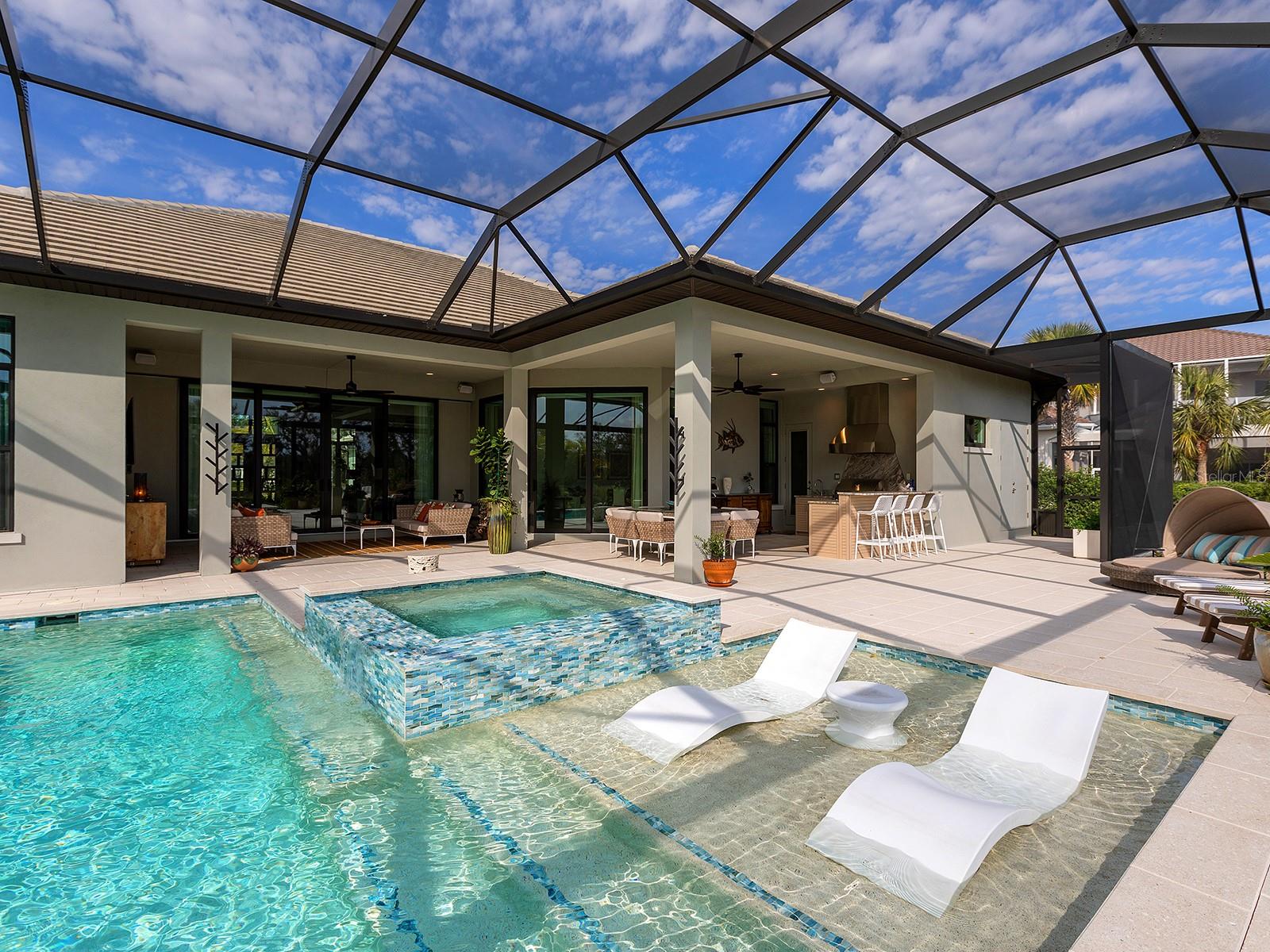 FOUNDERS CLUB - Residential