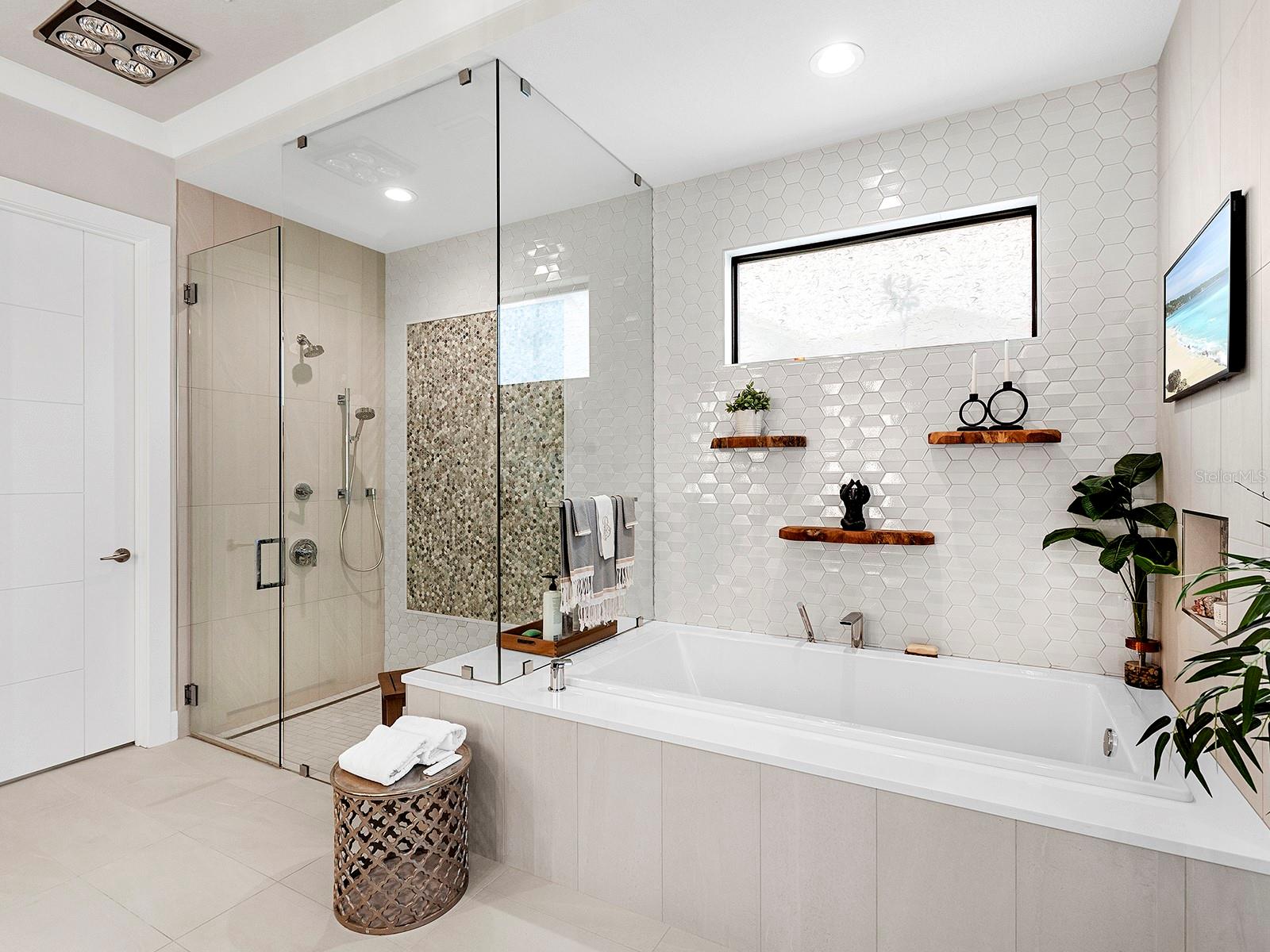 FOUNDERS CLUB - Residential
