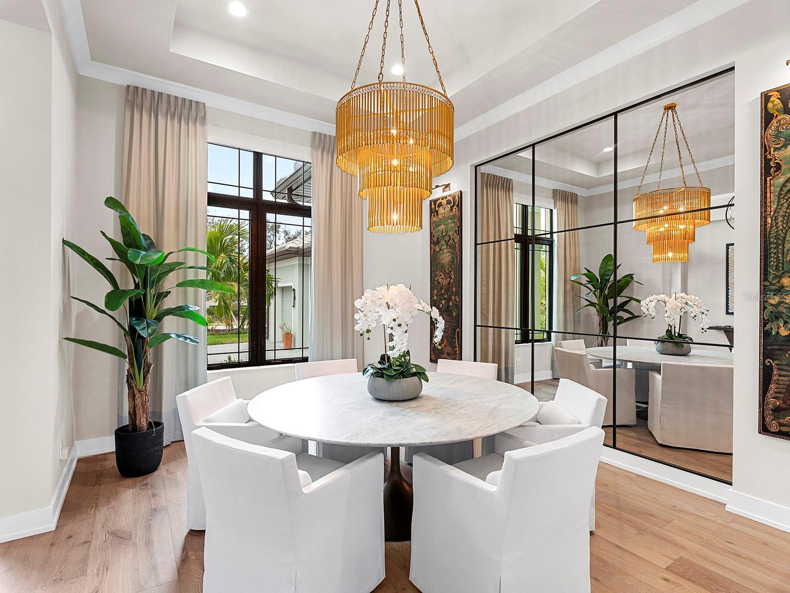 FOUNDERS CLUB - Residential
