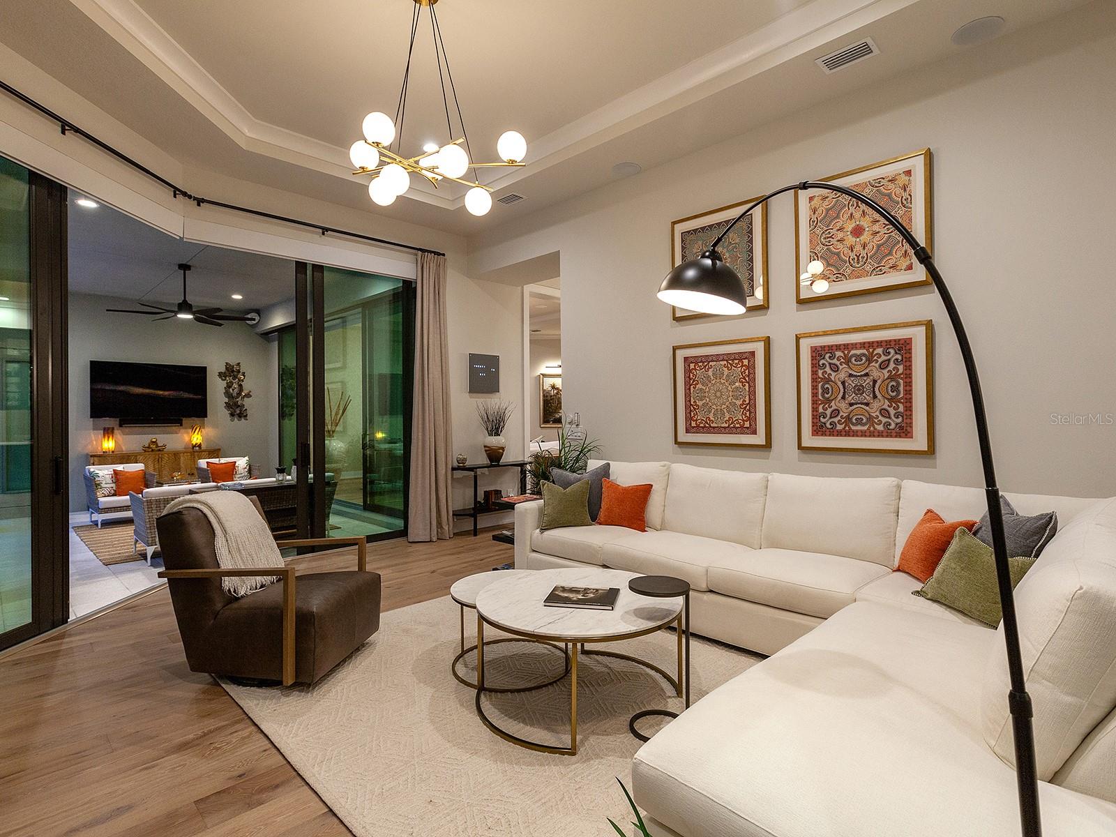 FOUNDERS CLUB - Residential