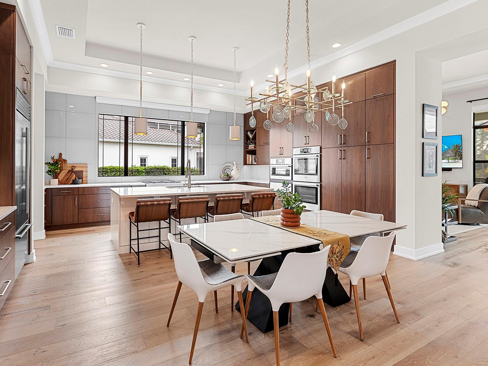 FOUNDERS CLUB - Residential