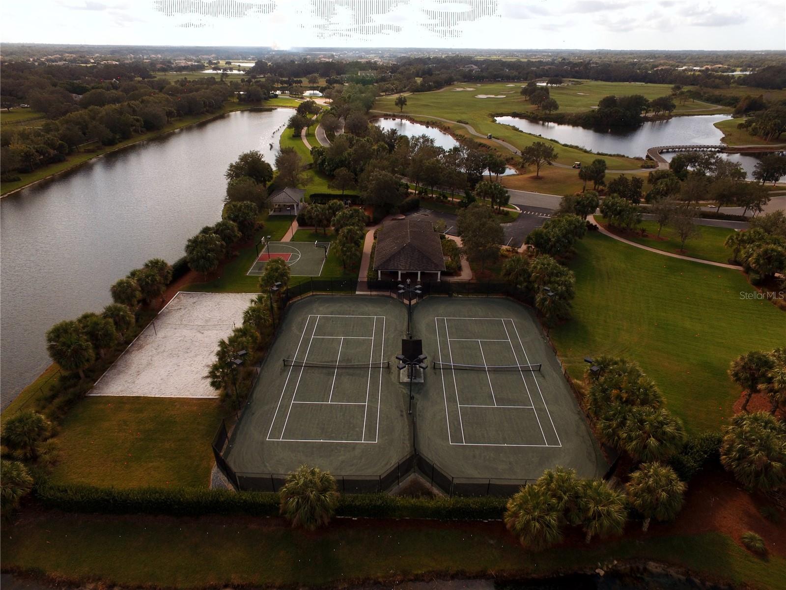 FOUNDERS CLUB - Residential